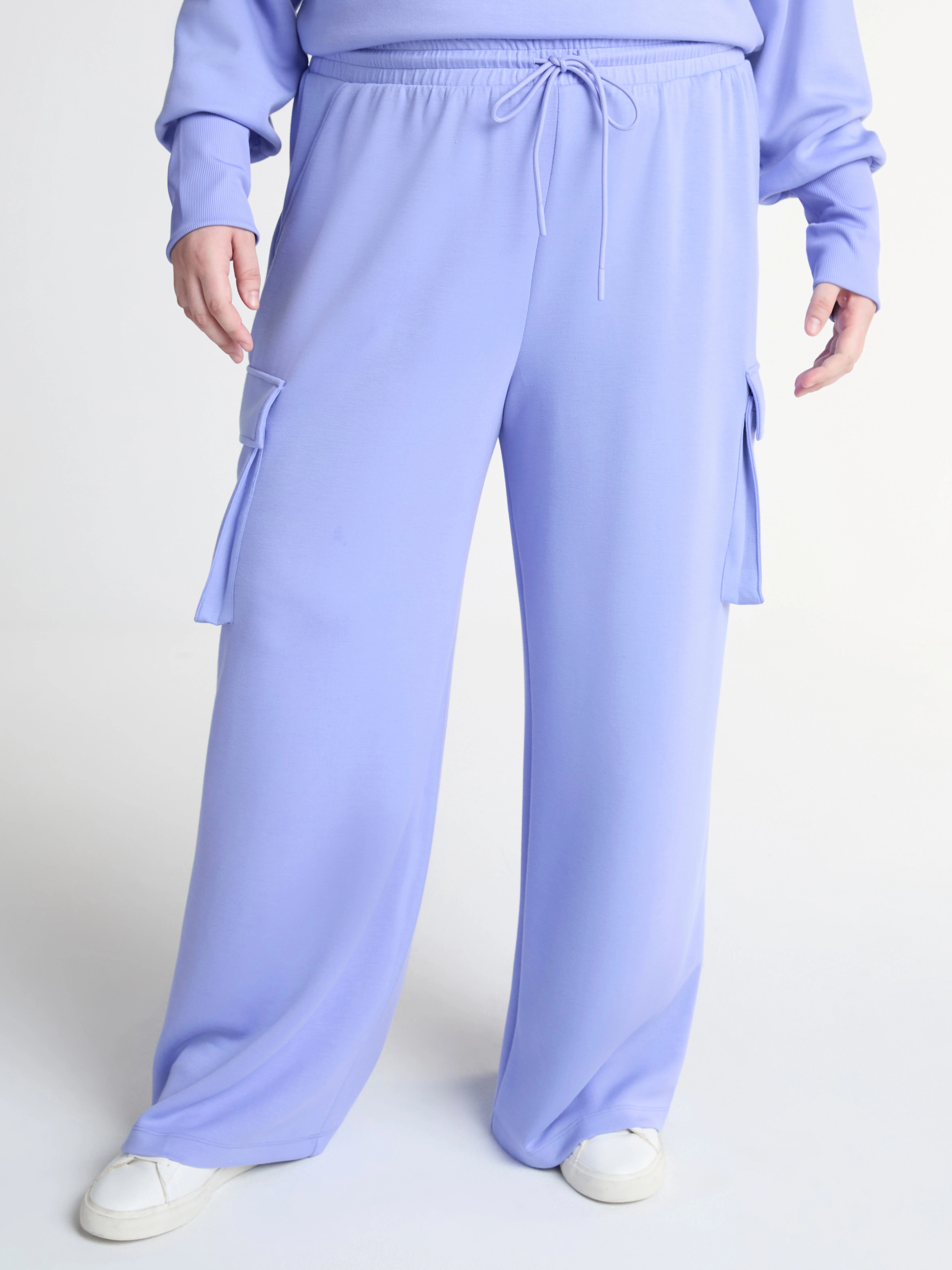 Scoop Women’s and Women’s Plus Ultimate ScubaKnit Wide Leg Cargo Sweatpants, Sizes XS-4X - Wa... | Walmart (US)