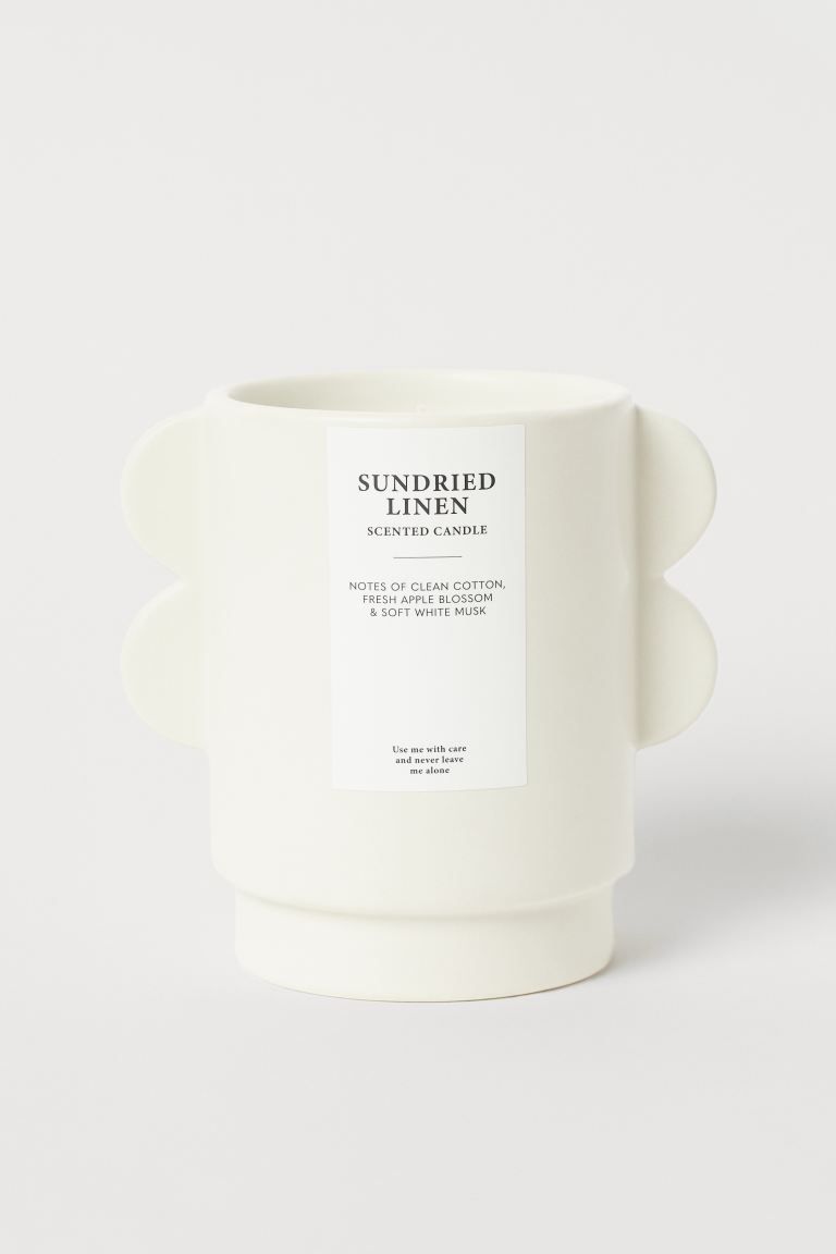 HM.com
		                     
		    
		
	
		
		    
		        Scented Candle in Holder | H&M (US + CA)