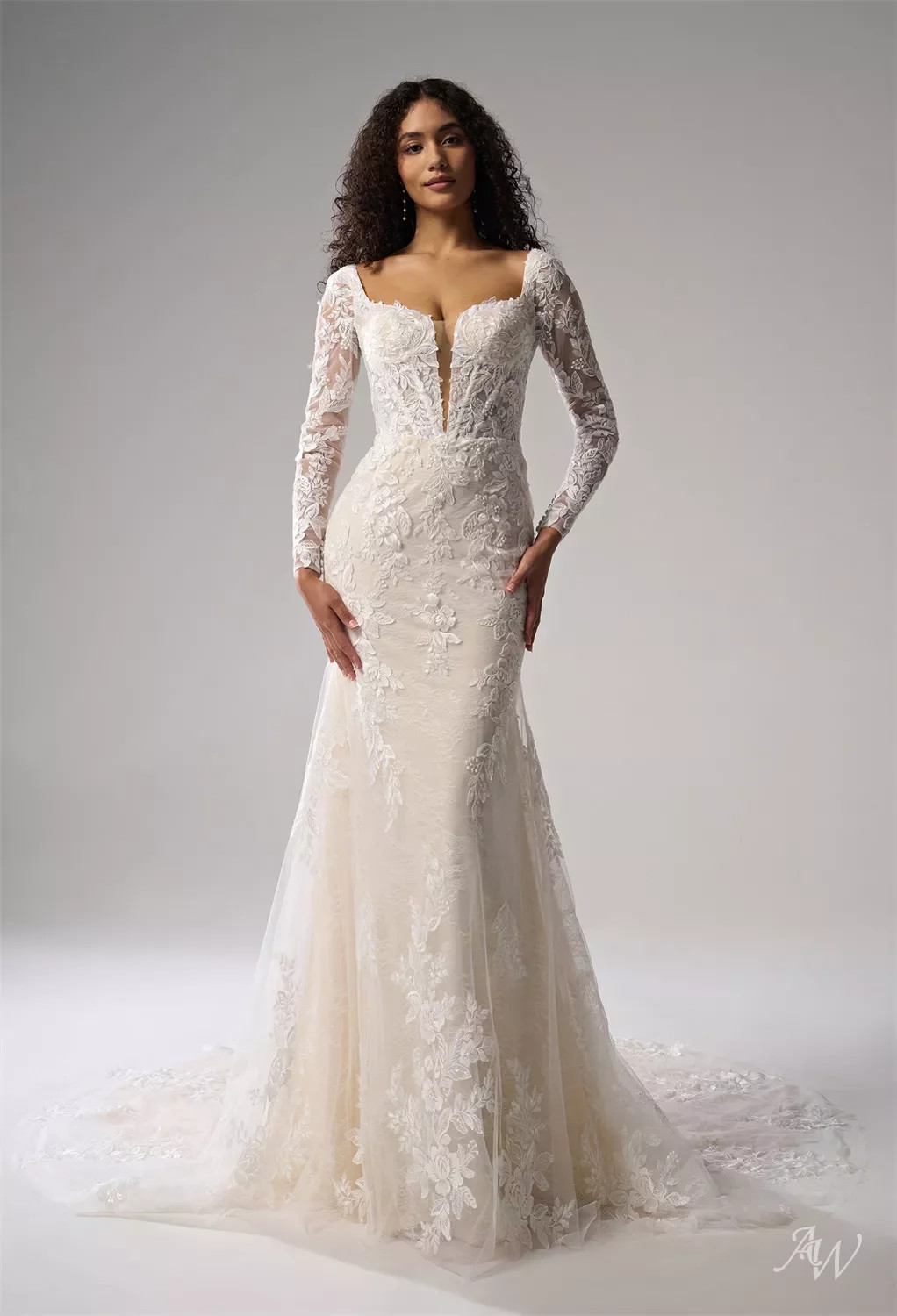Color: | AW Bridal