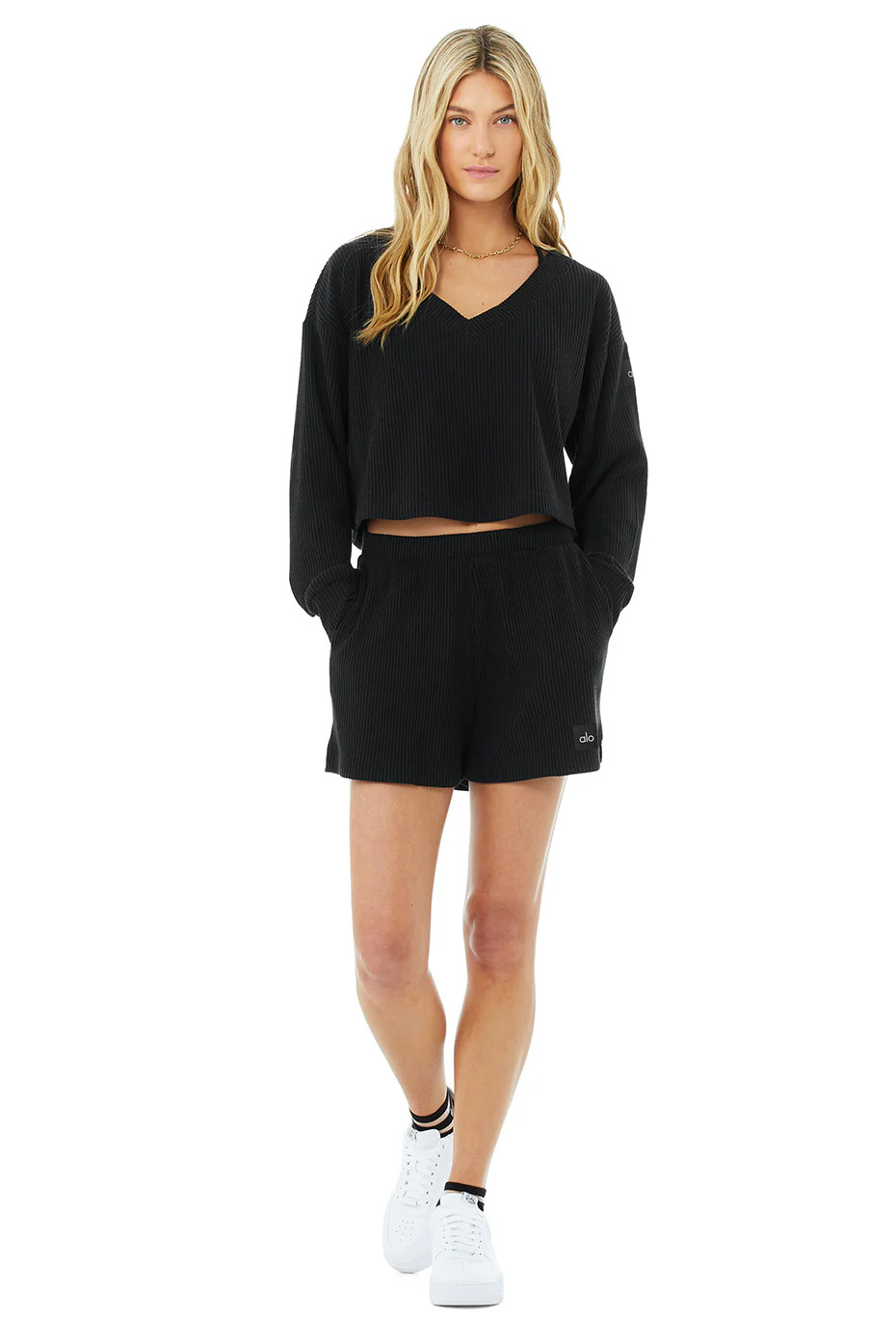Muse V-Neck Pullover & Muse Short Set | Alo Yoga (US)