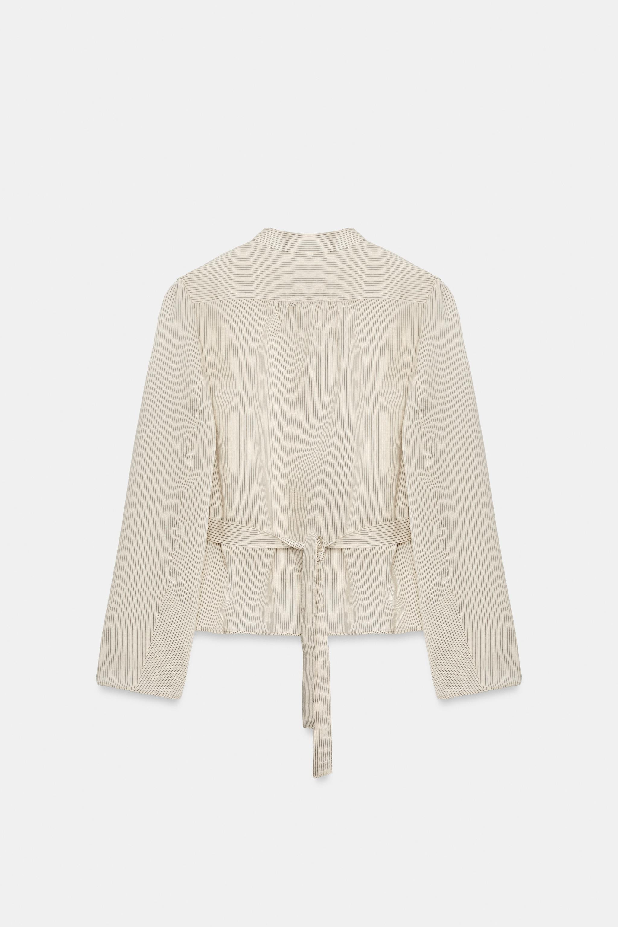 Gr\u00f6\u00dfe des Models: 178 cmZARA WOMAN COLLECTIONHemd aus Lyocell-Mischgewebe. Rundhalsauss... | Zara DE