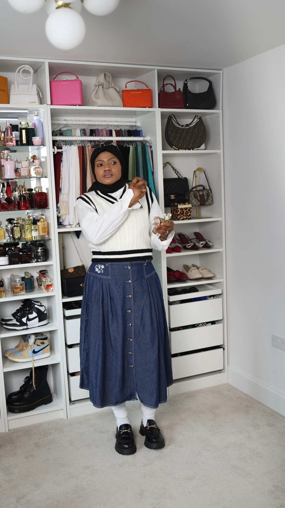 Solo date OOTD
Did a little shopping around London today and got so many compliments on this look. Modest fashion is never boring 
PS: No skin was shown in this video, I had on skin-tone fitted socks underneath.
Outfit links are in my bio, stories, or under the ‘Outfits’ highlight.
COMMENT “Shop” if you want links to the full outfit.
 Shift @hm 
Skirt @asos 
Bag @coach 
Loafers @asos 
V neck sweater @ 
.
..
…
….
•••••••••••••••••••••••••••••••••••••••••••••••••••••••••••••••••••••#ootd💗 #solodate #getreadywithme #modestfashionblogger #ukcontentcreator

#LTKmodest #LTKplussize #LTKuk