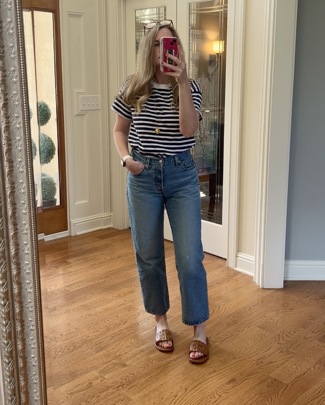 Casual Saturday outfit! My favorite Levi’s - so comfortable! These Tory Burch sandals are cushioned and could walk all day in them!


Weekend outfit, casual outfit, easy outfit, teacher outfit, back to school, Levi’s, Tory Burch 

#LTKOver40 #LTKStyleTip #LTKSaleAlert