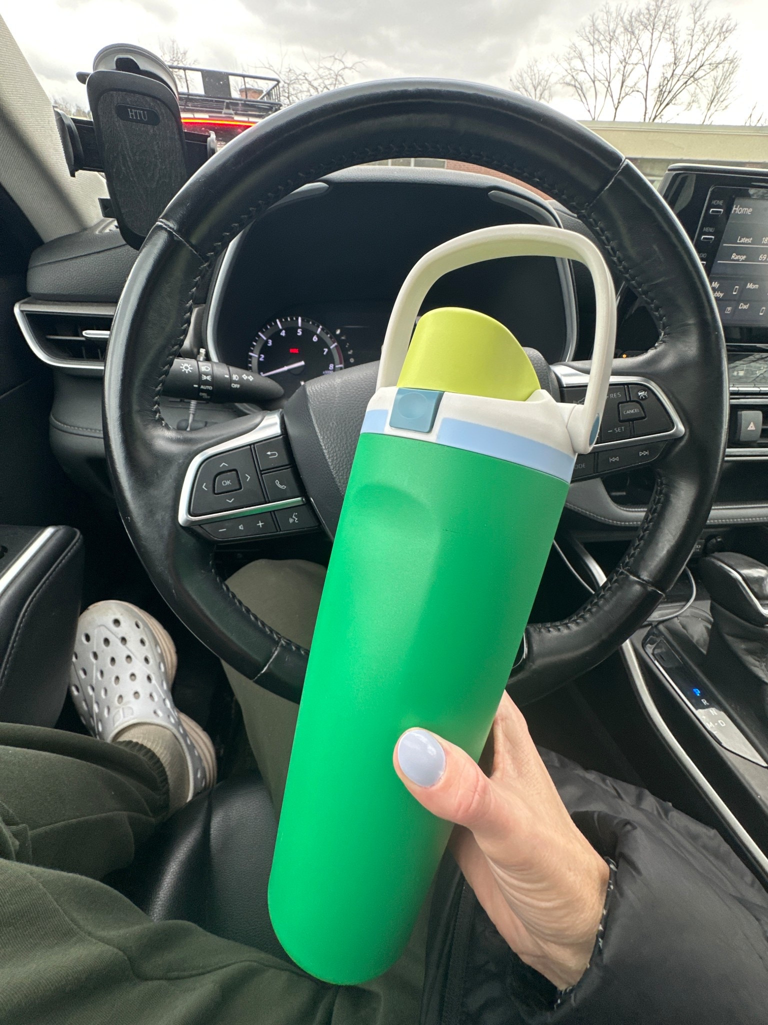 How I manage to stay hydrated while marathon training is through an awesome water bottle… always 