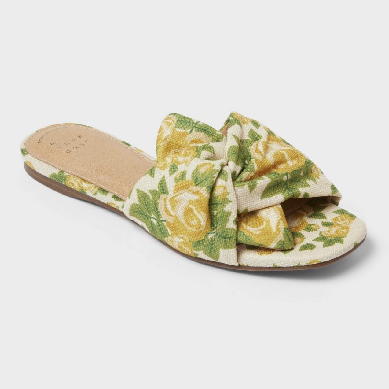 How CUTE are these sandals for summer!? I love the print on both pairs. Perfect way to give personality to your summer looks.