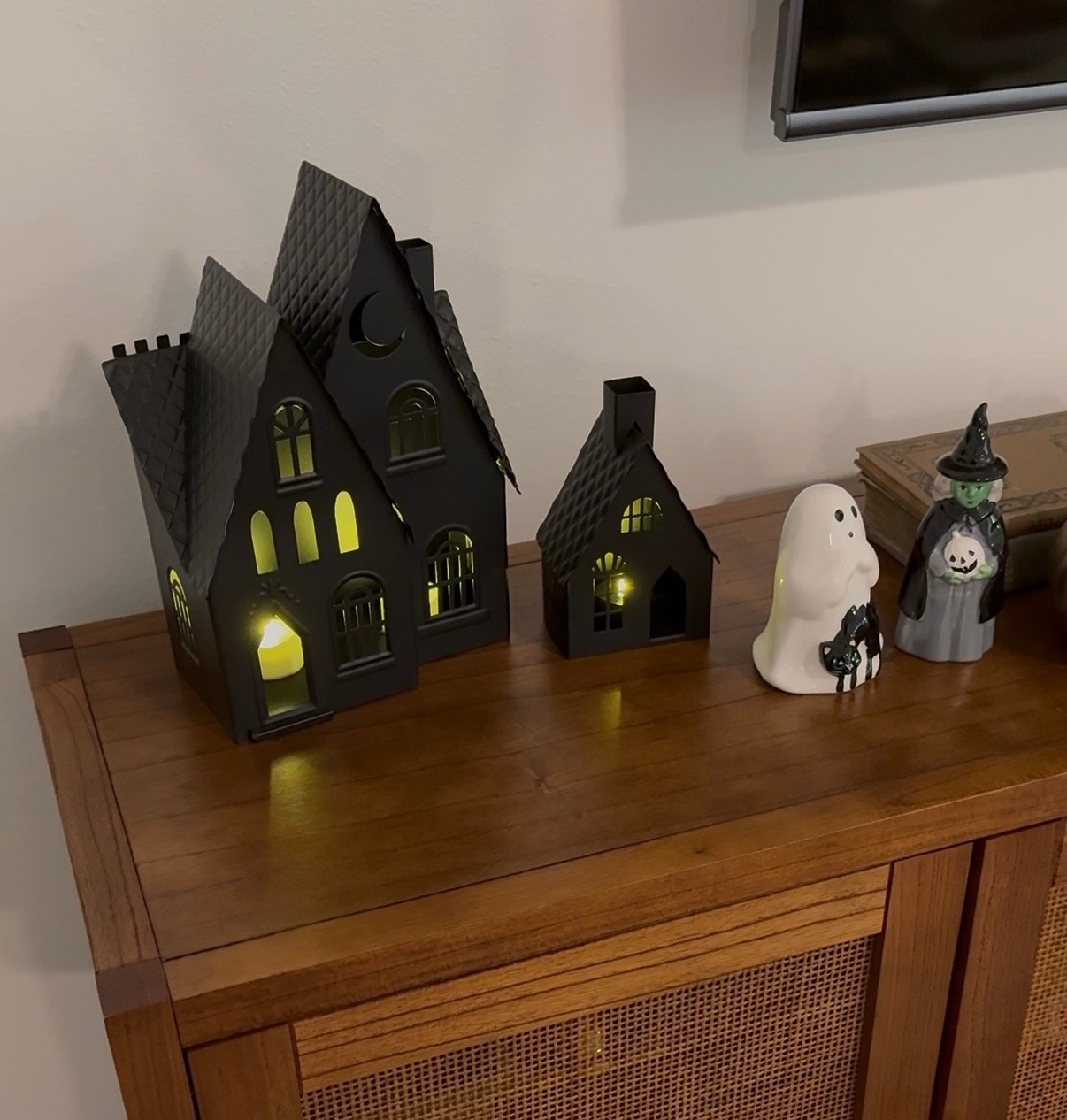 Halloween Houses 
Halloween 
Light up Halloween 
Holiday time
Halloween decor 

#LTKHalloween #LTKSaleAlert #LTKFallSale