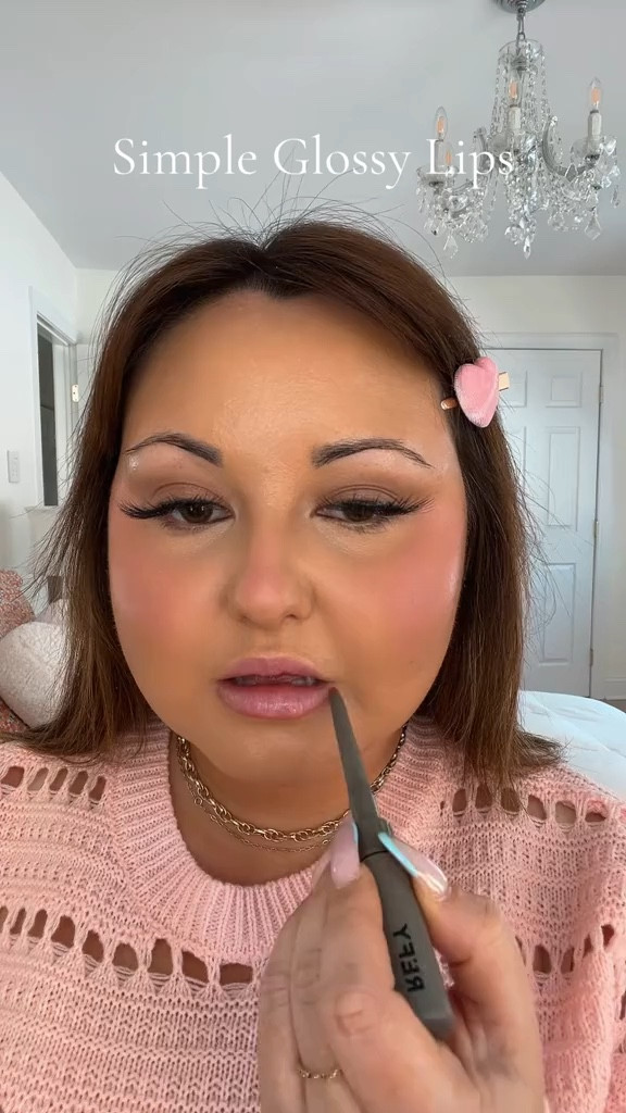 Simple glossy lips 

#LTKVideo #LTKstyletip #LTKbeauty