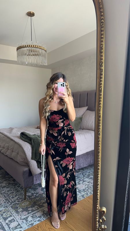 Lulus has perfect fall transitional wedding guest dresses! I am
Loving the dark florals for fall weddings 
I am wearing my normal size small
Use code Emerson20 for a discount


#LTKwedding #LTKstyletip #LTKfindsunder100