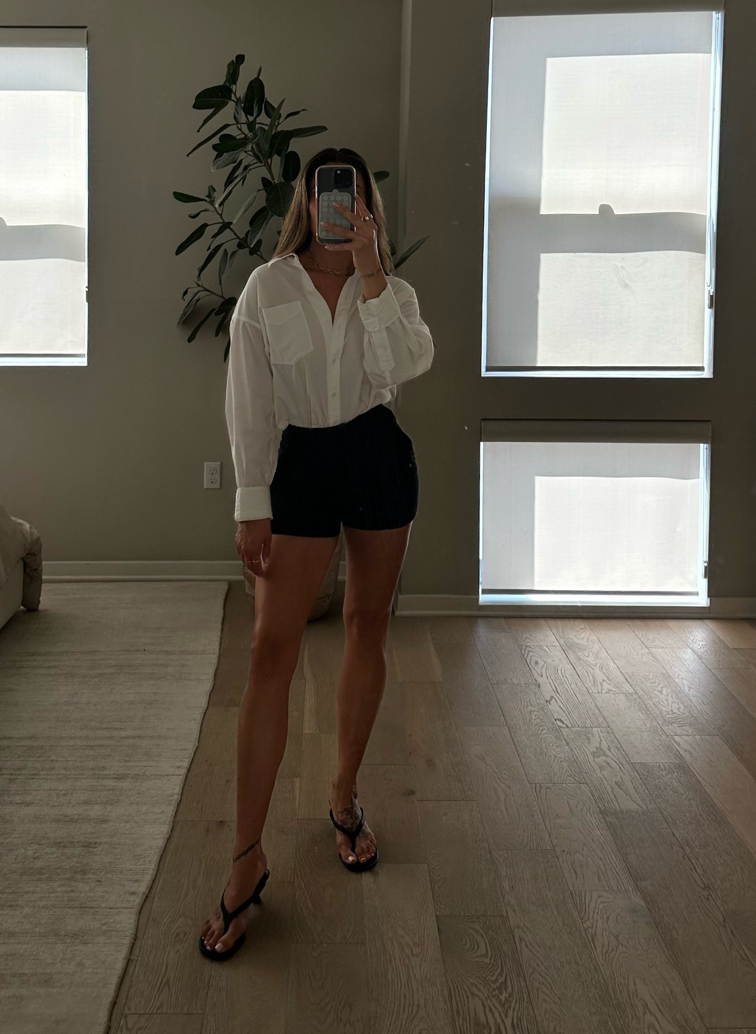 simple, chic, classy 🖤🤍