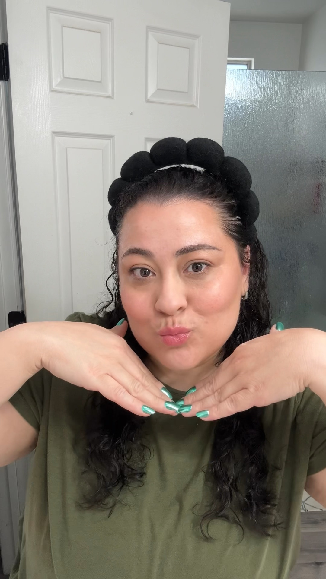 GRWM 💋

All products linked below except brow gel “Ioni” from dollar tree. Works miracles 