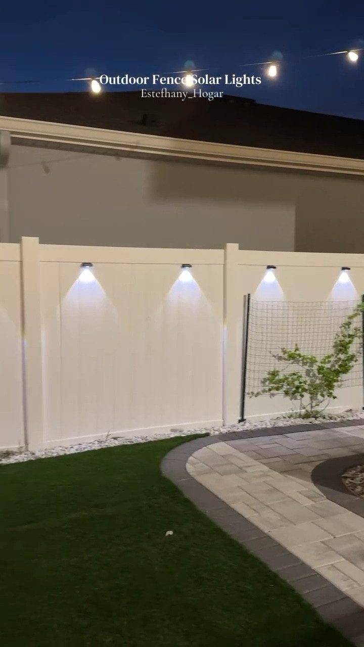 Estas luces de cerca solares le dieron un toque sencillo pero hermoso a mi patio. Me encanta que se recargan durante el día y automáticamente prenden al oscurecer. 
#patiodesign  #SolarLights  #GardenLights #homeprojects  #PatioLighting

#LTKSeasonal #LTKSaleAlert #LTKHome