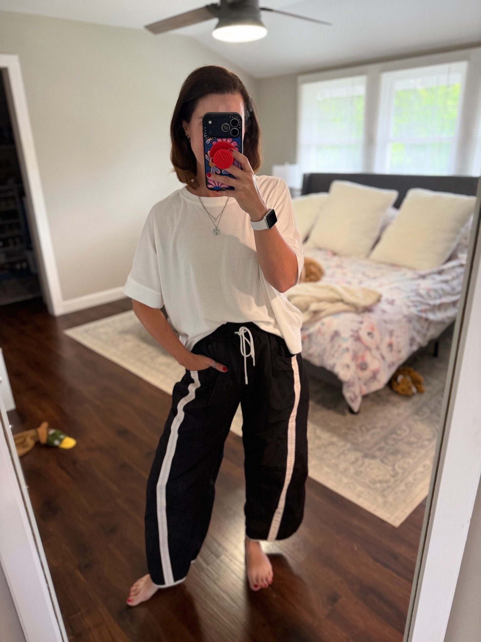 Basic tee I’ve been living in and I can’t get enough of theses pants! The material is lightweight and airy!

Top - small
Bottoms - medium

#LTKootd