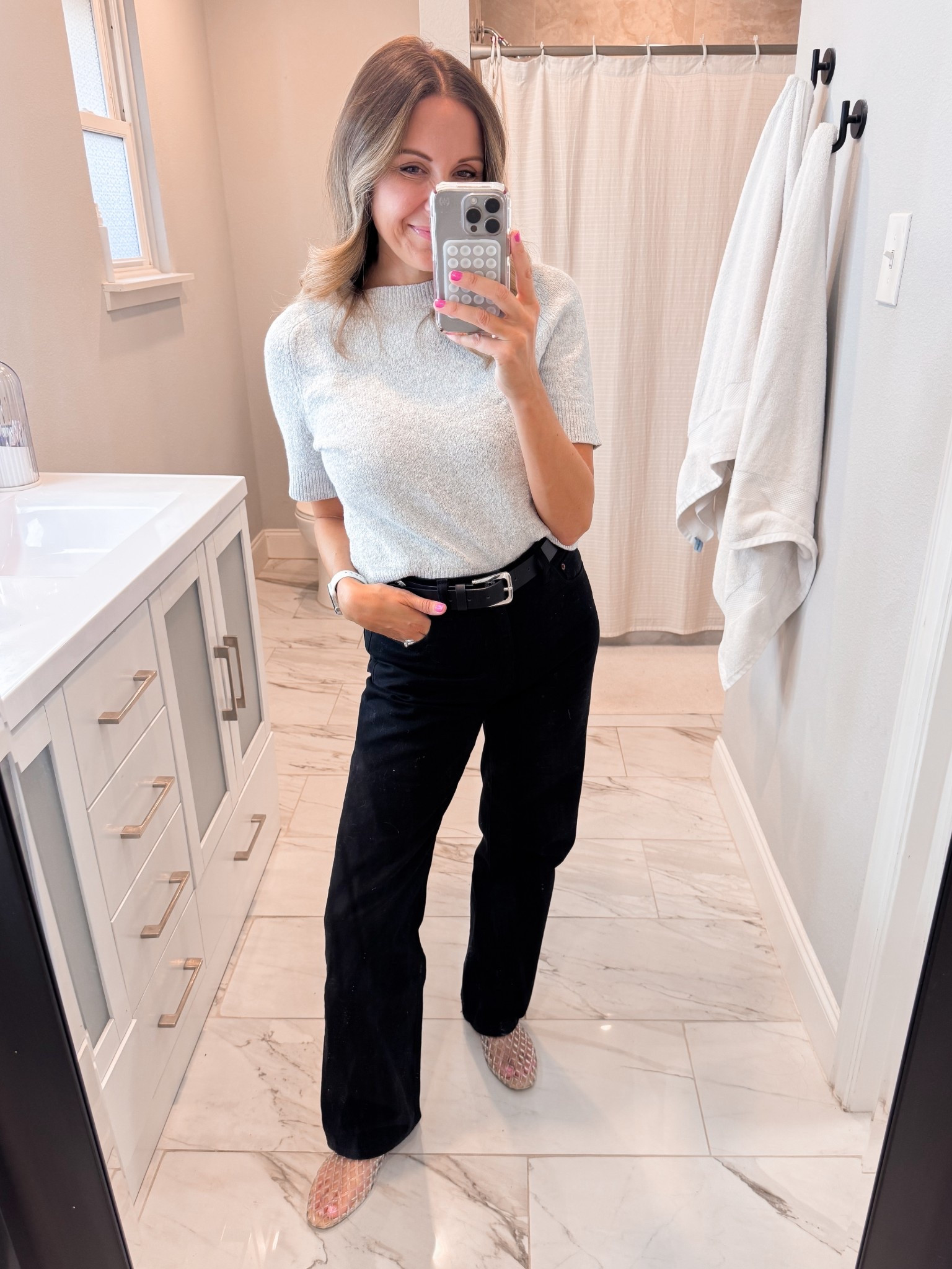 Top - XS
Jeans - 26


#LTKSaleAlert #LTKStyleTip #LTKSeasonal