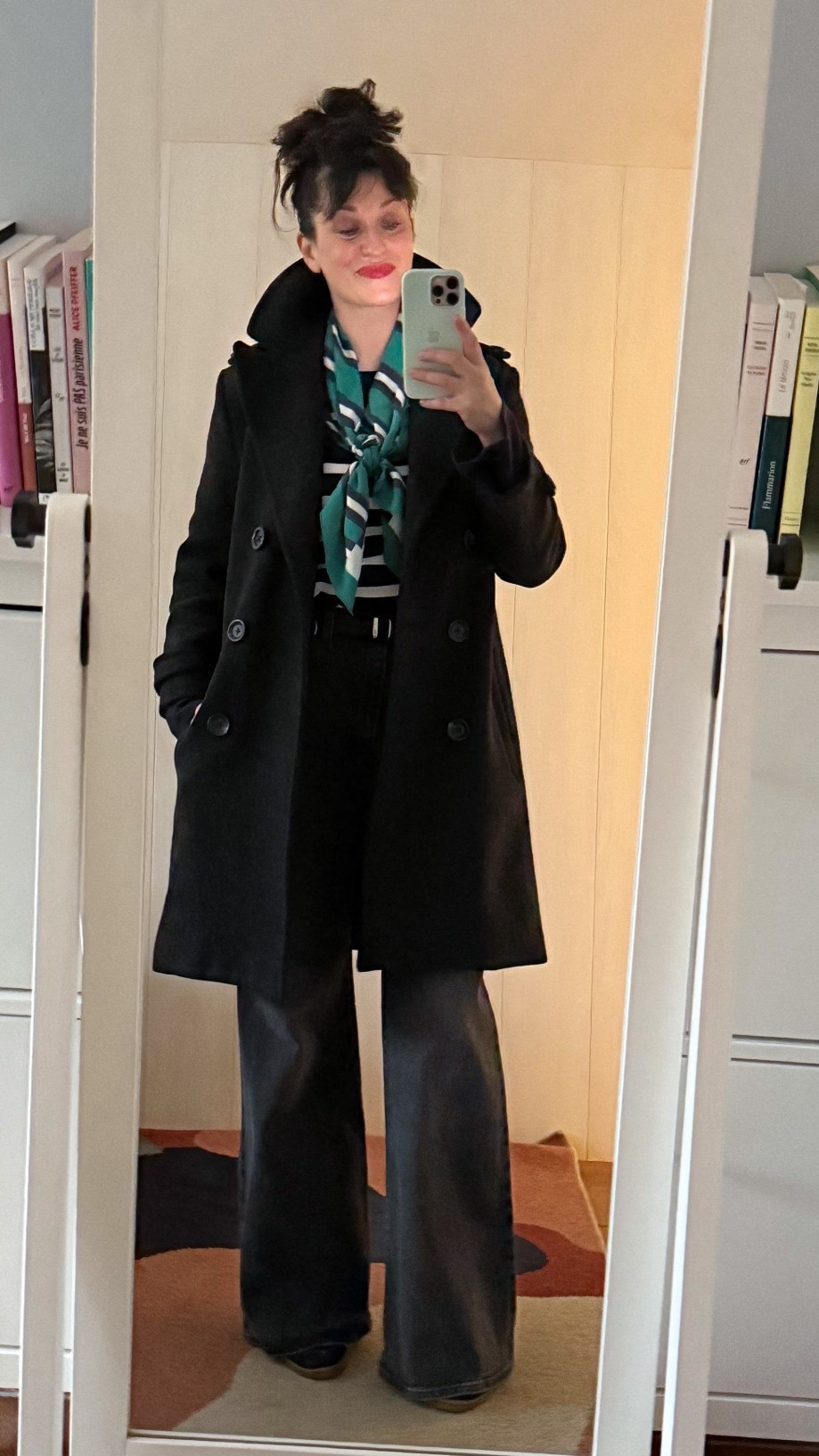 • Caban #emersonfry (similaire en lien)
• Pull rayé #uniqlo
• Foulard #monoprix 
• Ceinture #zaraman 
• Flare noir délavé #levis 
• Sneakers noires #sandro 
• Rouge à lèvres mat #chanel 



#LTKautumn #LTKeurope #LTKfrance