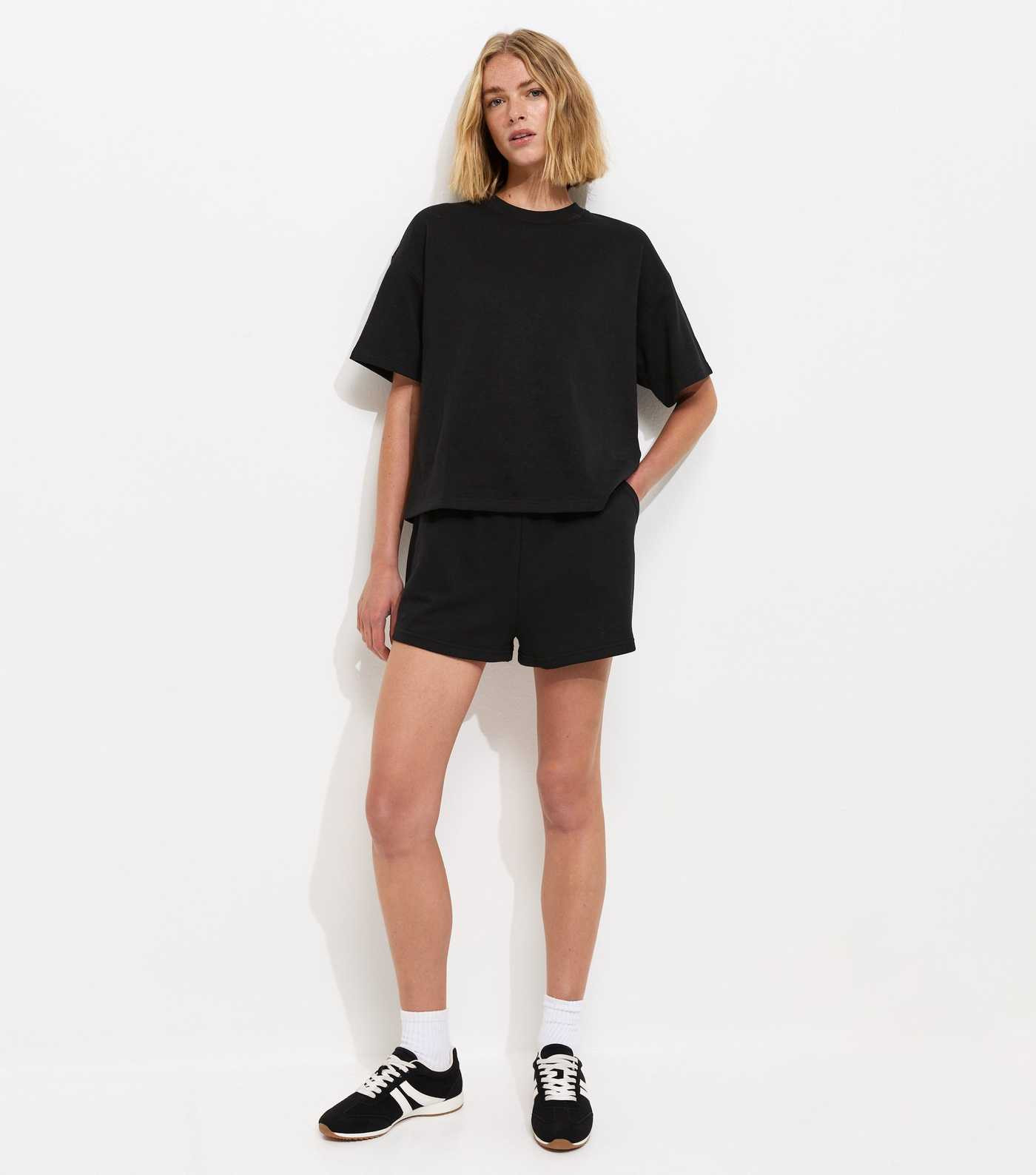 Black Boxy Sweatshirt T-Shirt | New Look | New Look (UK)