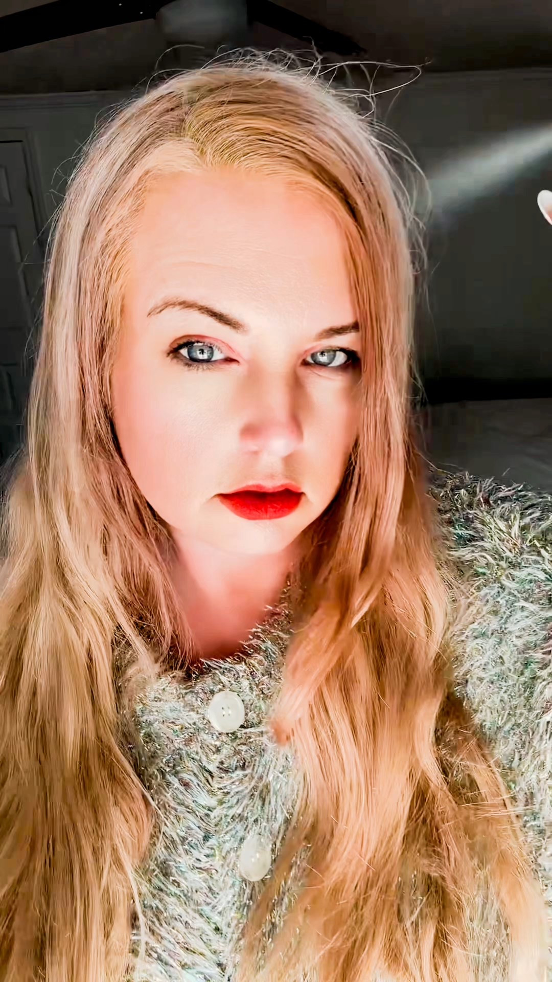 Day-old hair, but make it ✨fresh✨. This dry shampoo is my secret weapon for busy mornings 🤍#LTKhaveabetterhairday #LTKcleanhairstaywarm
#LTKgetvolume&fullnesshair