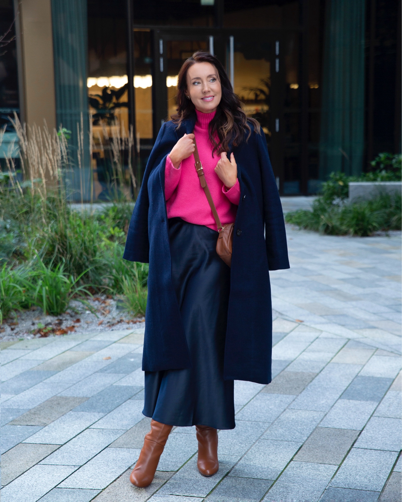 The navy obsession continues with a pop
of pink and tan accessories 

#LTKwinter #LTKuk #LTKover50style