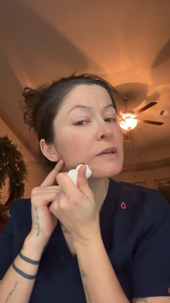 Face feeling puffy? This has been my quick reset lately.

I’ve been using this ceramic gua sha ring for lymphatic drainage and tension relief, especially after long days. It glides easily, helps de-puff, and gives that more sculpted look without taking much time.

I love tools that fit into real life routines — simple, effective, and easy to use anywhere.

Linked it here if you want to try it.





#GuaSha #LymphaticDrainage #DepuffingRoutine #FaceSculpting #SkincareTools #SelfCareRoutine #LTKBeauty


#LTKselfcare #LTKBeauty