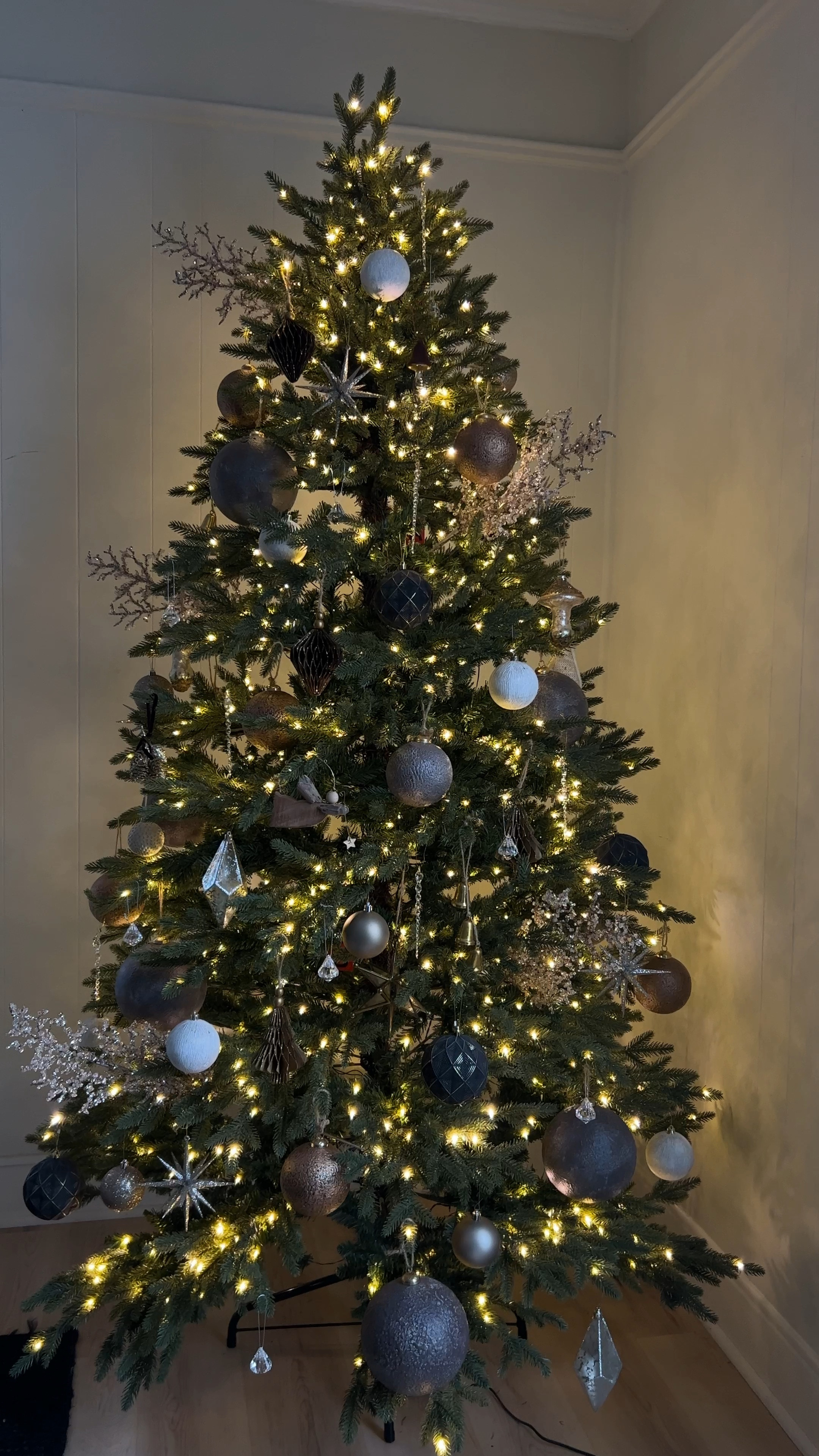 Christmas tree + ornaments 🌲 
#christmas #christmasdecor #christmasornaments #ornaments 

#LTKCyberWeek #LTKSeasonal #LTKHoliday