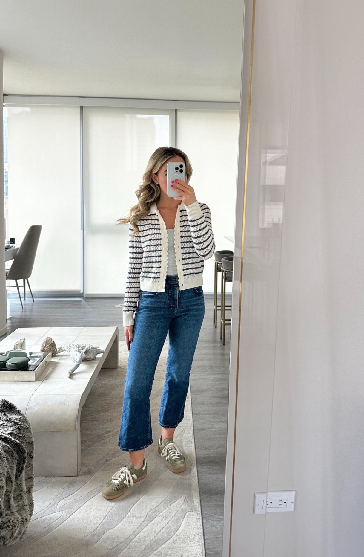 Chicago: Daily Outfit- casual workwear


ootd style fashion, Madewell jeans, crochet cardigan, adidas sneakers, petite jeans, denim 

#LTKdayinmylife #LTKWorkwear #LTKootd