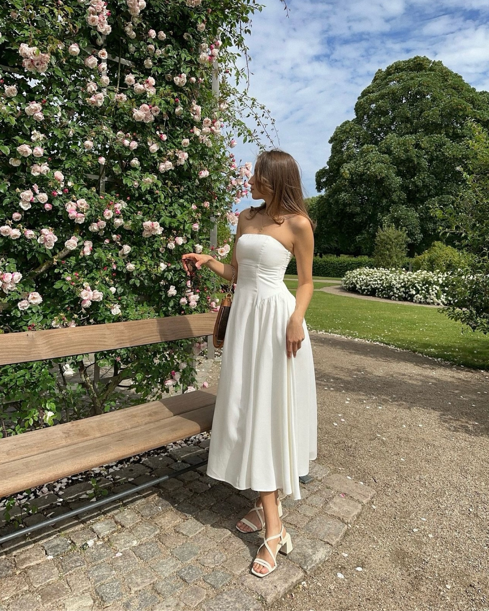 A simple but chic midi 🤍 wearing xs