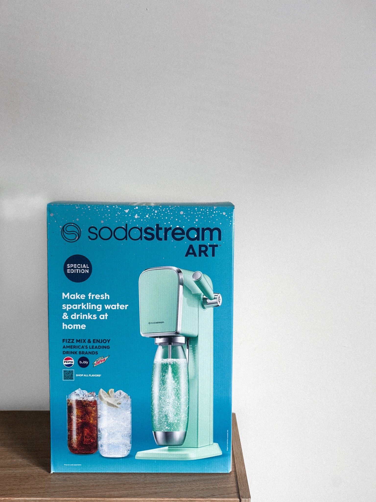 this has been on my wishlist foreverrr 🫧

finishing my kitchen clean rn so I can finally set up my sodastream and I’m so excited about it?? I drink soda way too much (I know) so being able to make it at home + choose how fizzy it is feels like a win.

also it’s retro, mint, and actually cute enough to live on the counter which matters. no cords, no cans, just ✨sparkly water era✨

#sodastream #sodastreamart #sparklingwater #homefinds #kitchenaesthetic #ltkhome #ltkfinds #cozyhome #sodadrinkers #countertopvibes


#LTKHome #LTKSaleAlert #LTKfoodie