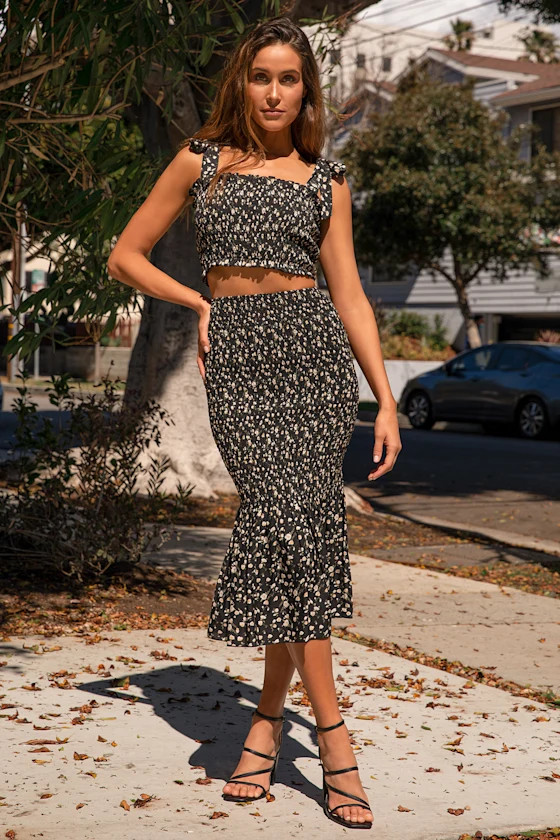 Major Crush Black Floral Print Smocked Midi Skirt | Lulus (US)