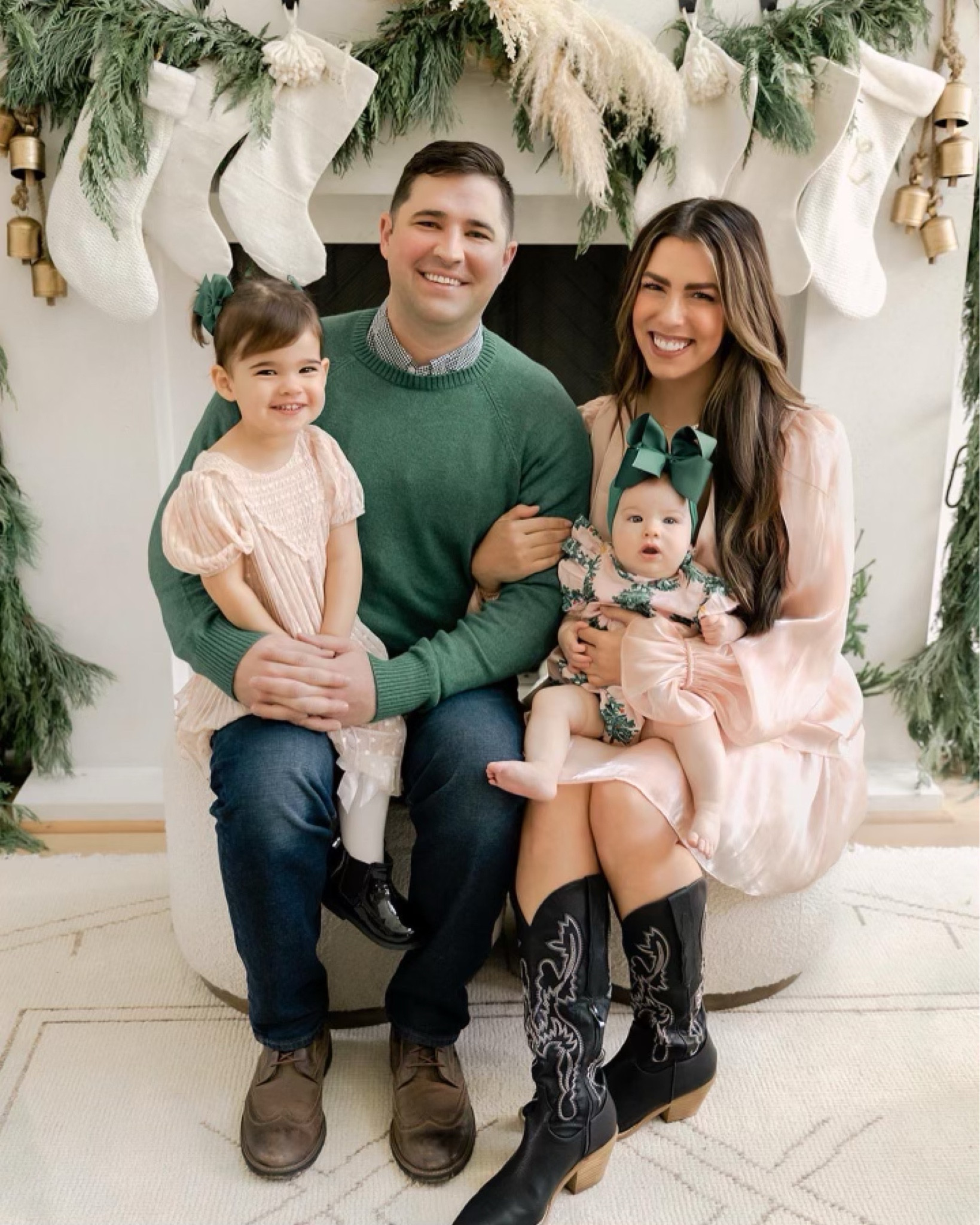 christmas card dress women baileyschwartz on LTK Product Description Color:PERIDOT Cream color family: black Aritzia Women's Original Contour