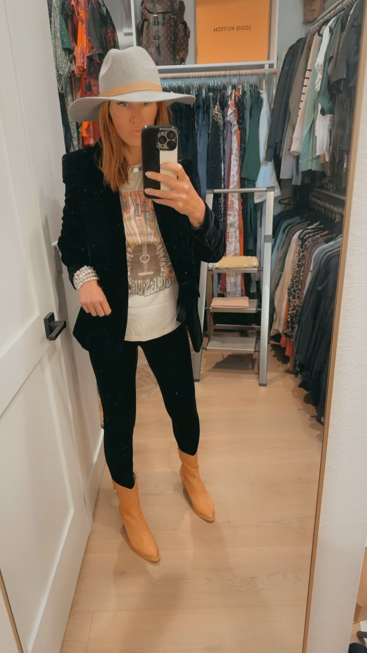 Modern Western wear 🐄 Nashville outfit 

Size S Velvet leggings 
Size S Velvet Blazer 

#LTKU #LTKStyleTip #LTKPetite