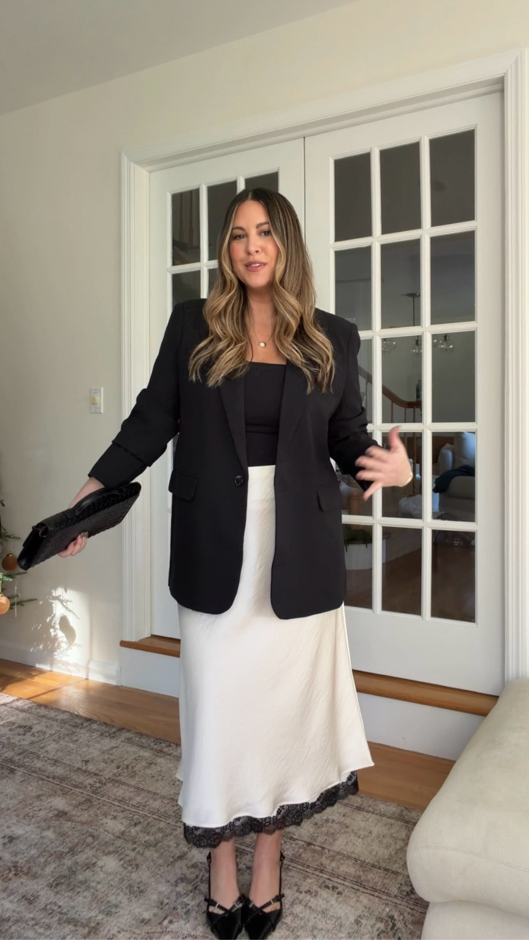 #Abercrombiepartner Effortless + simple office party look for holiday season with a few @abercrombie staples. Sized up to L in blazer for an oversized look!


Holiday outfits, winter outfits, winter outfit ideas, holiday party outfit, office party outfit, party outfits, abercrombie outfits

#LTKootd #LTKHoliday #LTKWorkwear