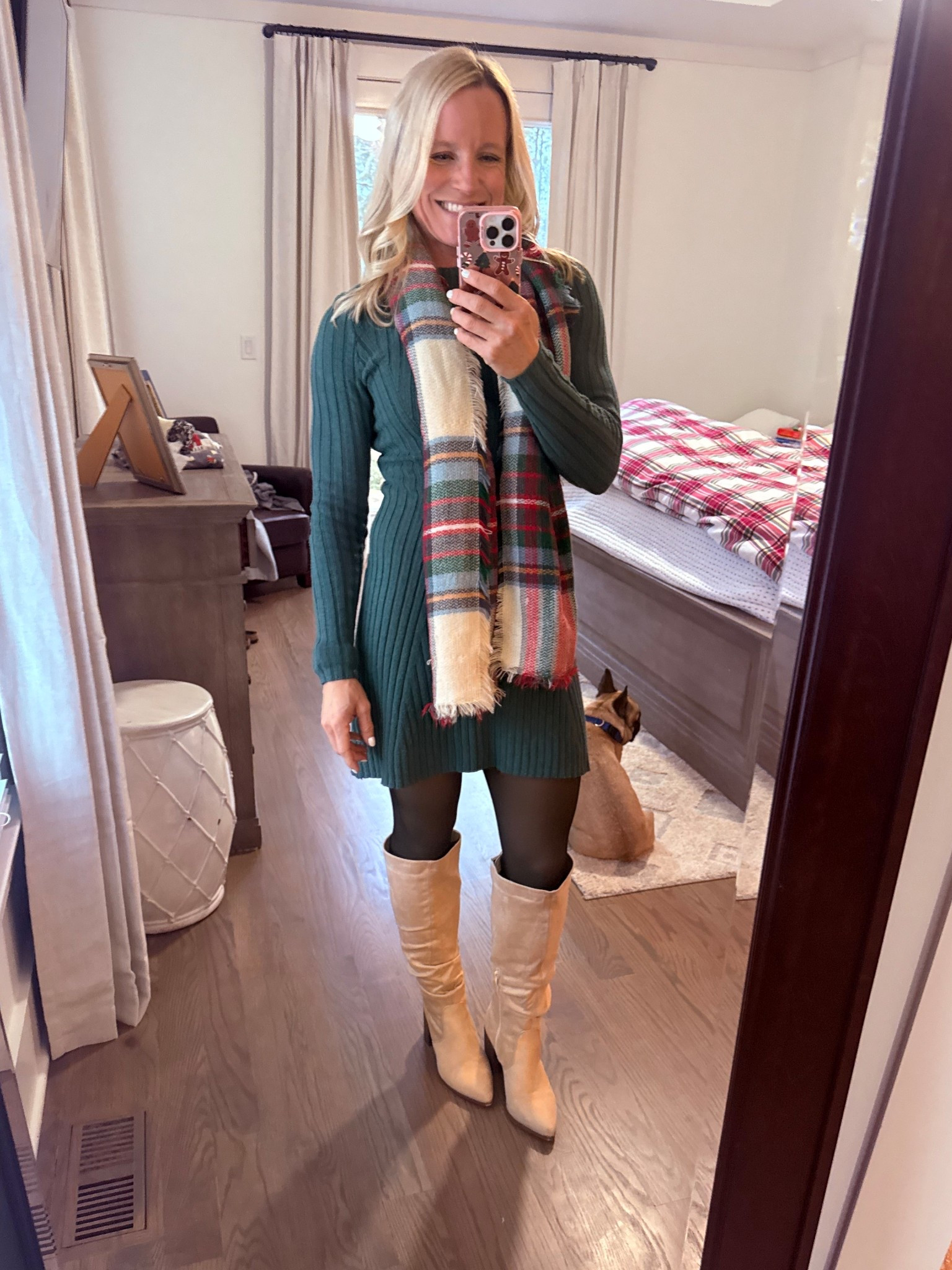 Cozy Christmas fit 🎄
The dress was out of stock - I found a *similar* one on Amazon!