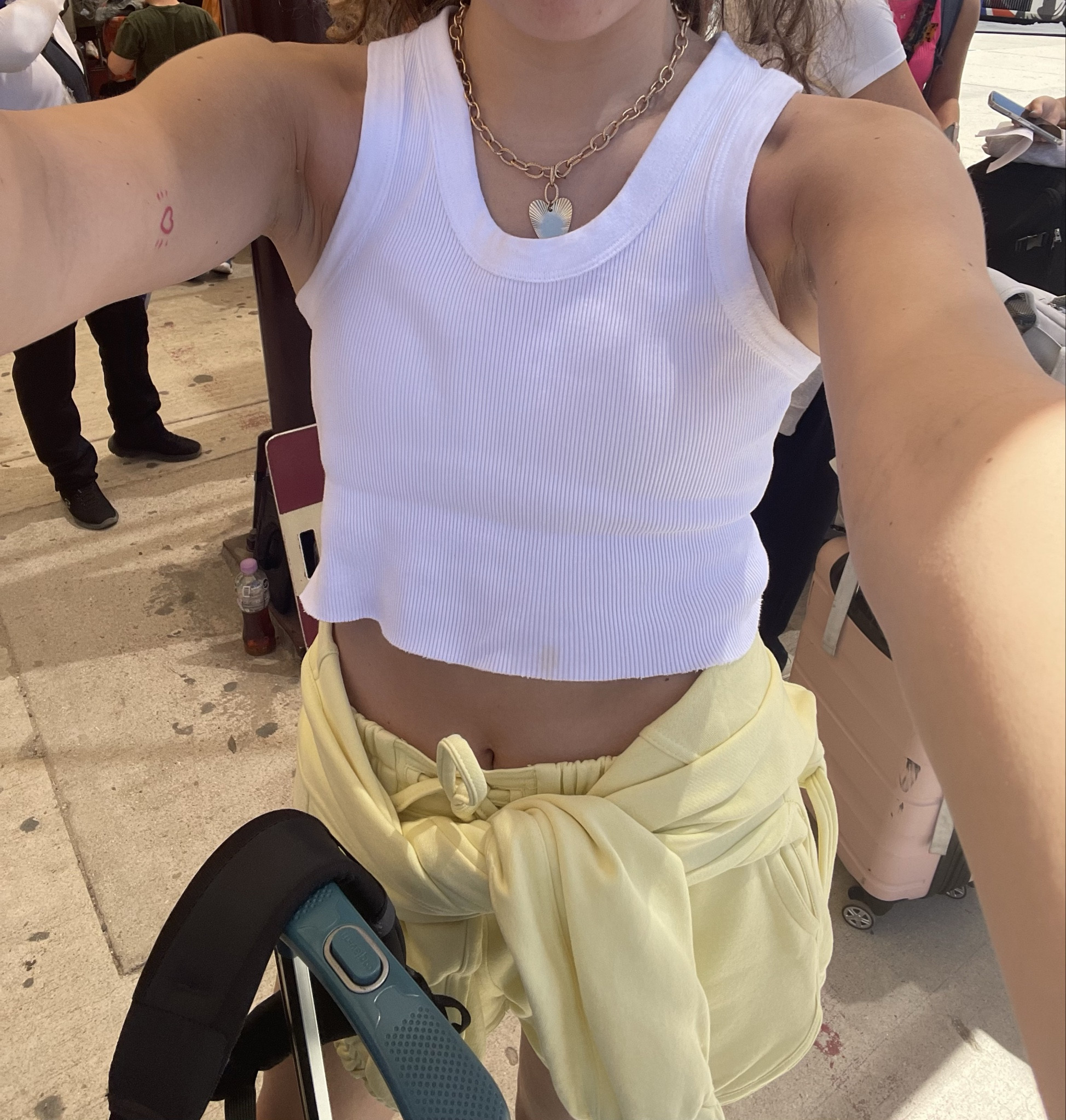 Can’t get enough of this yellow set! Tank is from brandy melville