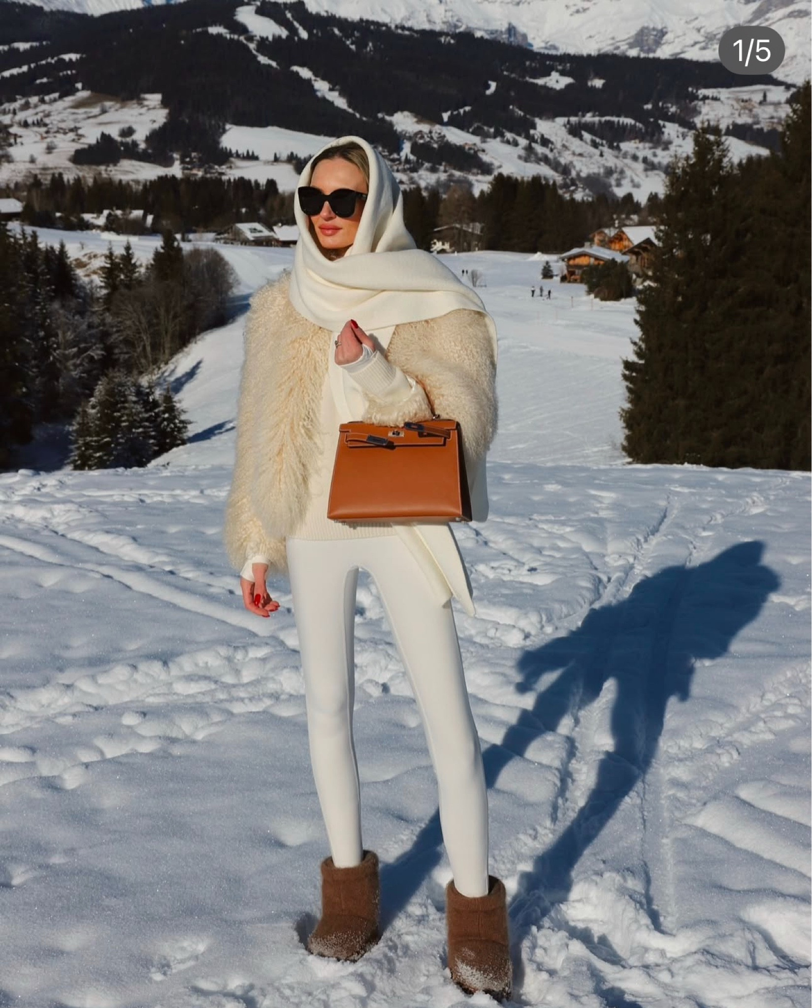 Linked this snow outfit….. just to note I don’t think this set is insulated enough to ski in (maybe if you add a base layer under the leggings) but it’s perfect  for apres 🤍 or I found the oysho leggings which are insulated 