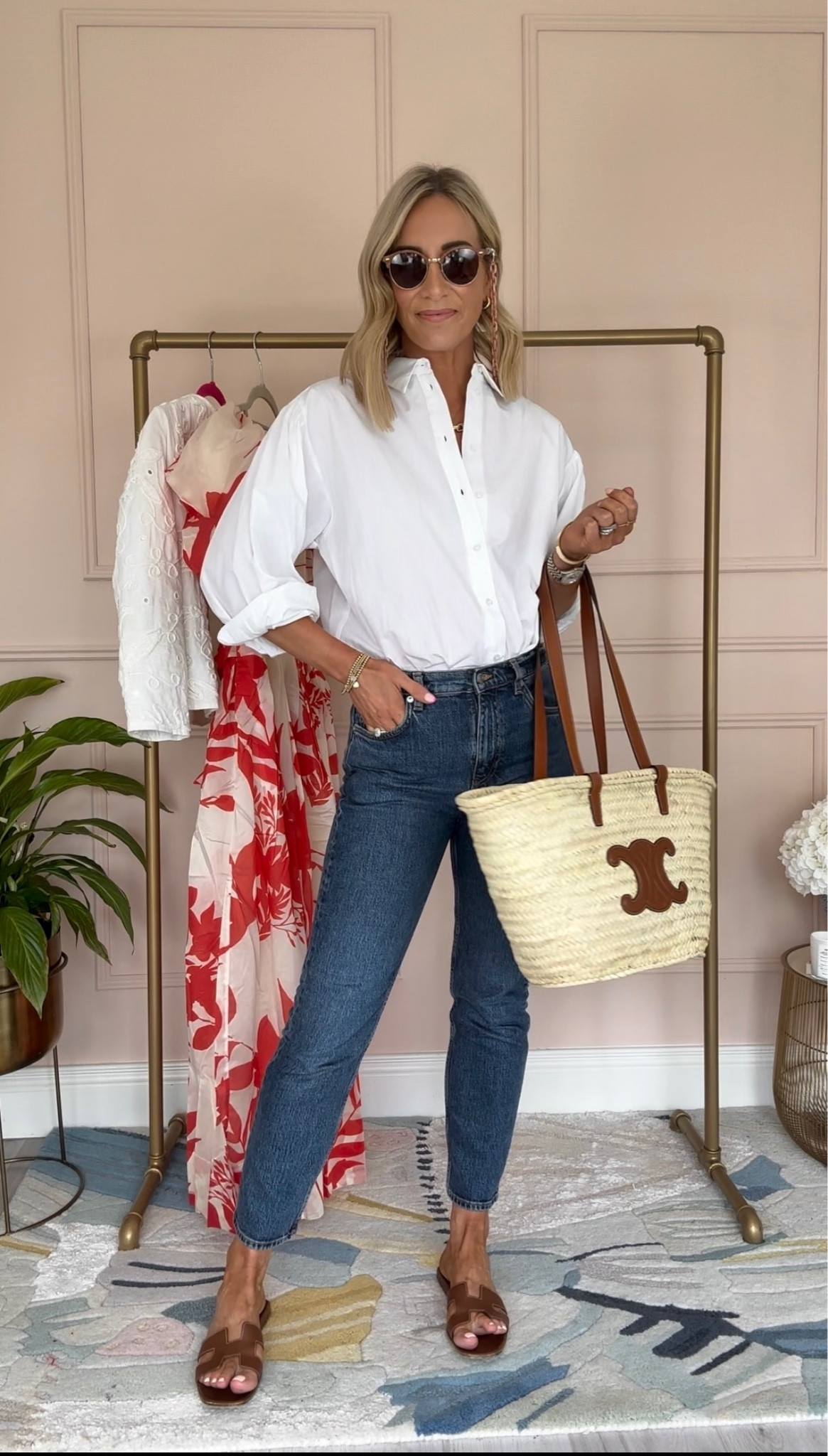 White shirt + blue jeans = forever in style 😆 #classicstyle #capsulewardrobe 

#LTKeurope #LTKFind #LTKstyletip