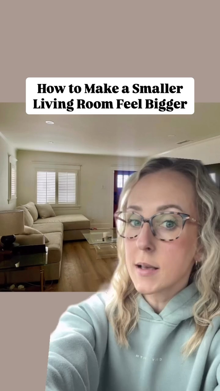 This week I’m sharing how to make smaller spaces look and FEEL bigger with a few simple changes!! ✨

Would you DIY a fireplace in this space!? Let me know in the comments below which version you like better 👇🏼

#smallspaces #livingroomdesign