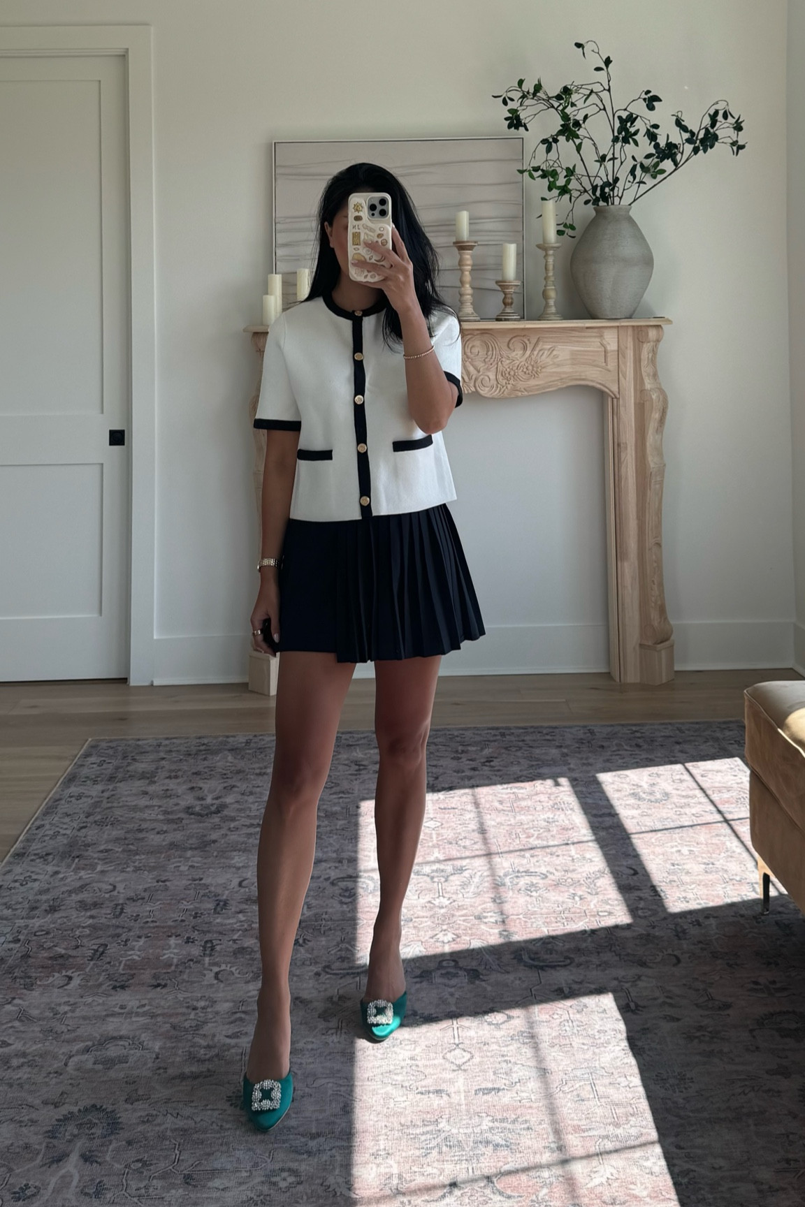 Last Day of the Abercrombie Sale! 25% off all denim, 15% off everything else, plus use code DENIMAF for an extra 15% off. 

Loving the gold detailing on this sweater - you can dress it up or down! 

Wearing size: XS regular 


#LTKxAF #LTKSaleAlert #LTKStyleTip