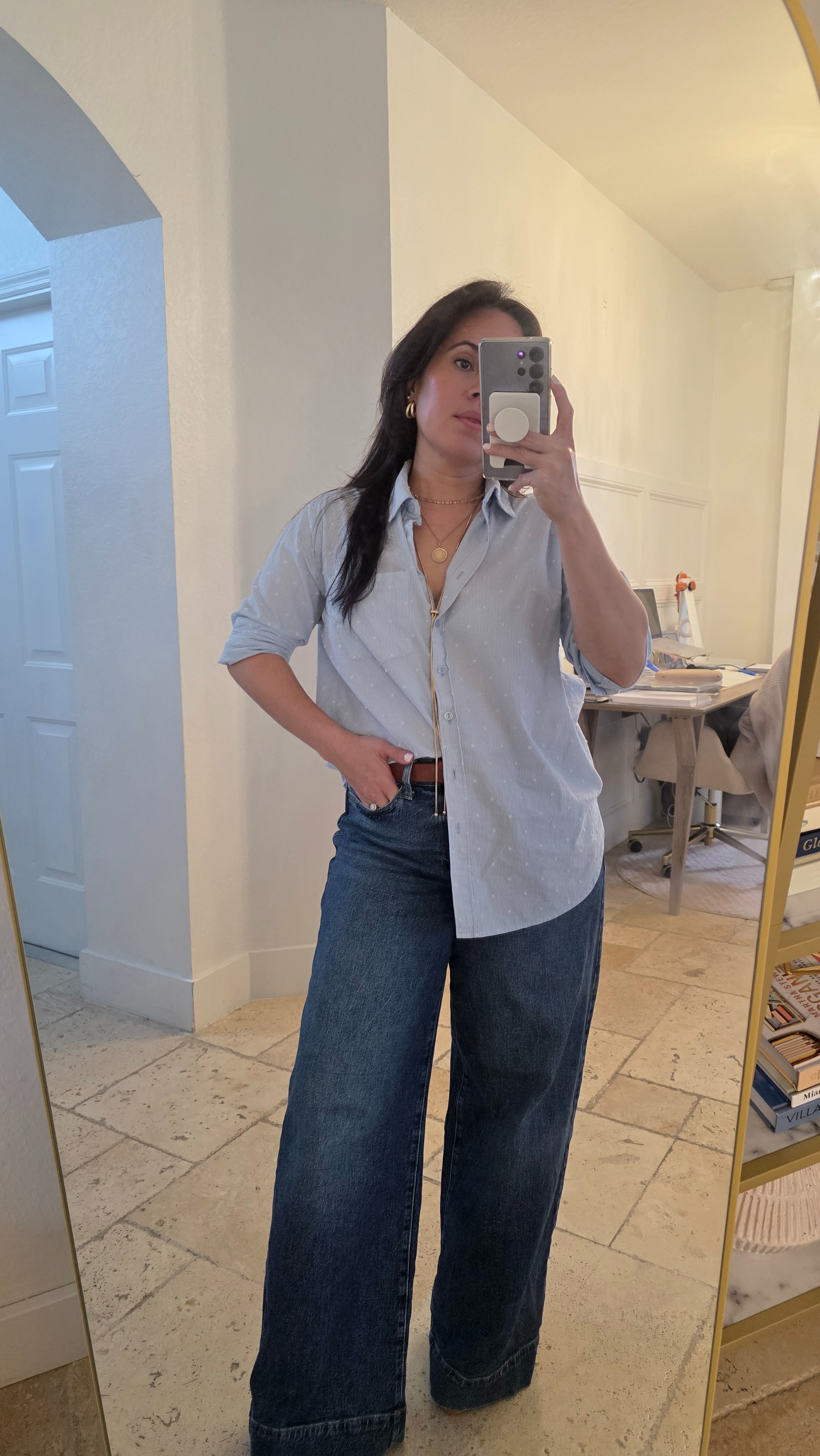 Button up + jeans always a classic 

#LTKdayinmylife