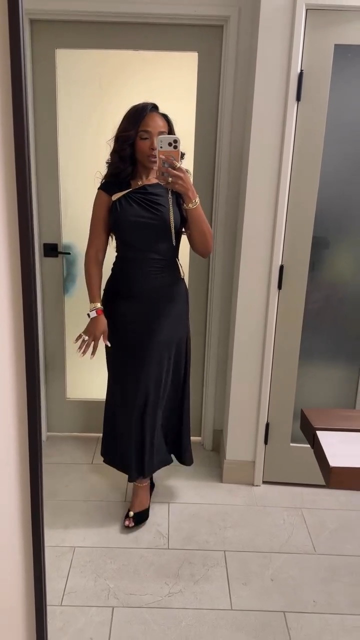 THE LITTLE BLACK DRESS 🖤

An all-black look will forever be the answer. This sleek maxi is effortless, flattering and perfect for date night, dinner, cocktails or any special occasion.

Wearing: Size Small | 5’4” | 140 lbs | 34D-27-40

all black outfits, black maxi dress, little black dress, date night outfit, elegant black dress, dinner outfit ideas, classy evening outfit, special occasion dress, black dress outfit, cocktail outfit women, fall date night outfits, petite fashion

📲 Download the FREE LTK app & follow me (@kirasfashionfinds).

#LTKPetite #LTKStyle
