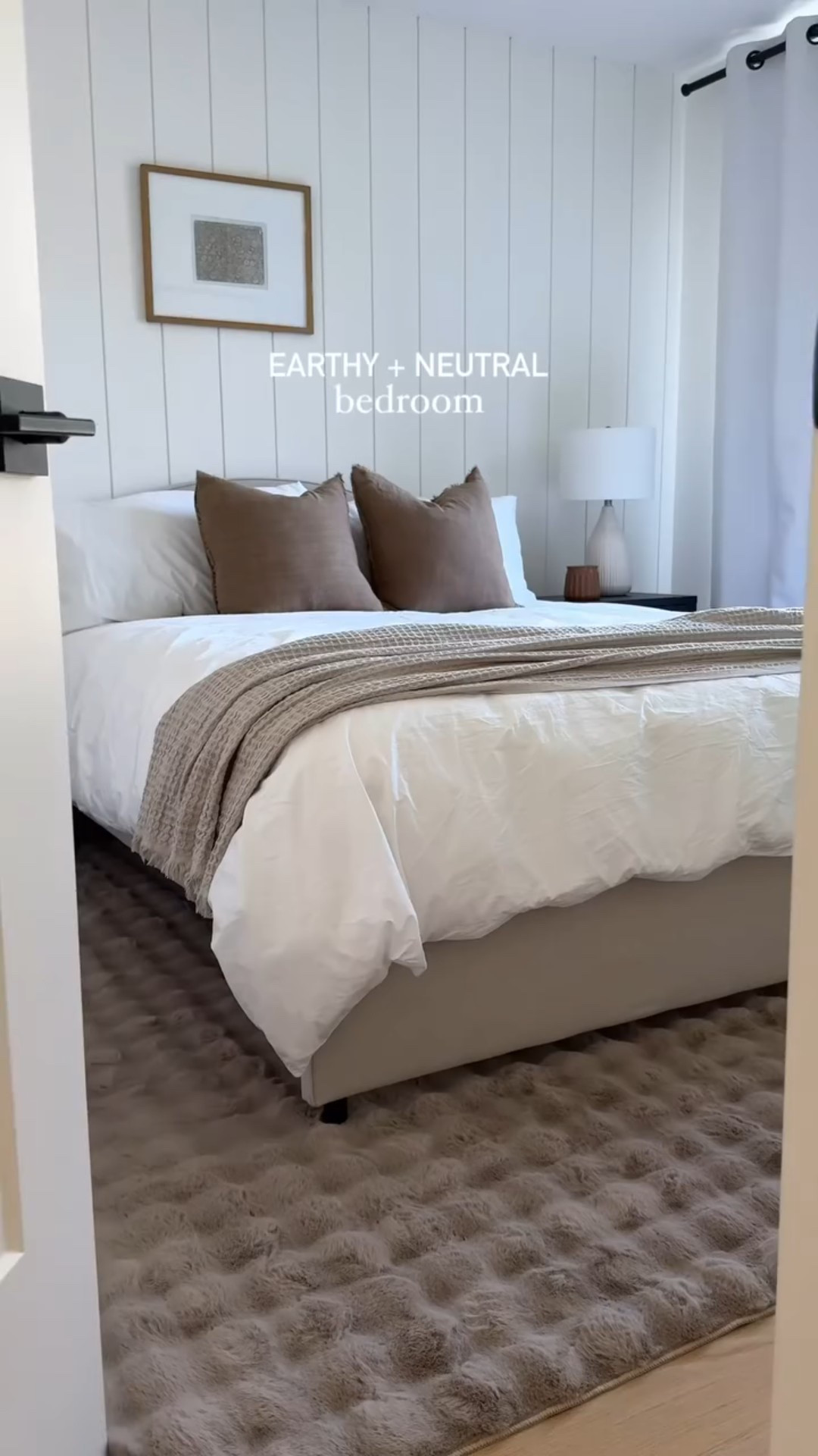 Neutral & warm tone decor 🤎🐻

.

.

.

#neutralhome #homedecor #bedroomideas #organicmodern #neutraldecor #neutralbedroom #earthydecor #transitionalhome