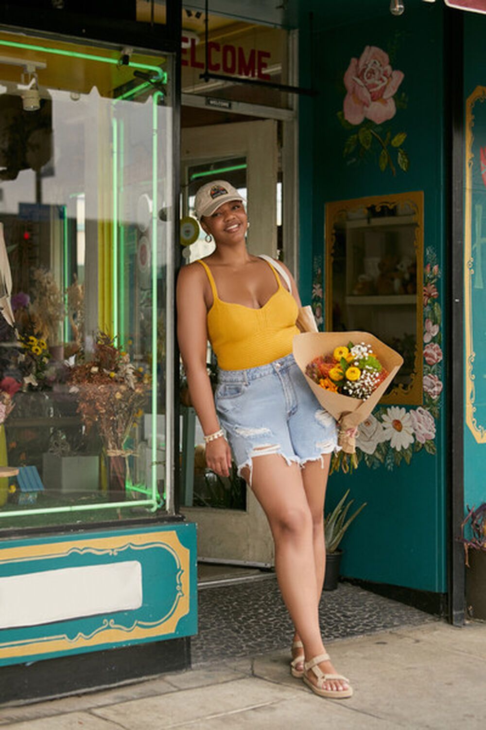 Plus Size Frayed Denim Mom Shorts | Forever 21 (US)