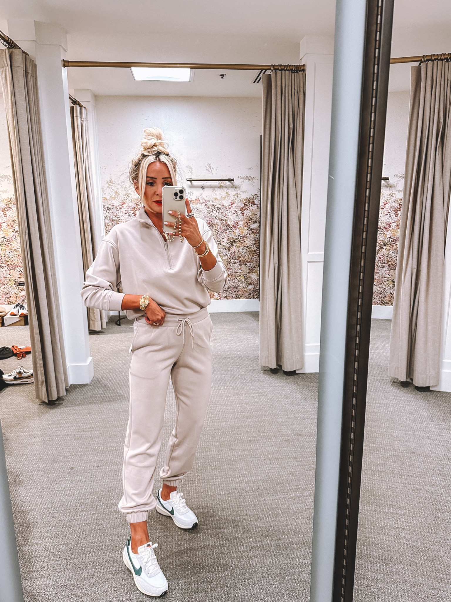 Fully stocked #ltkxnsale look 😍 wearing a small in top and joggers 