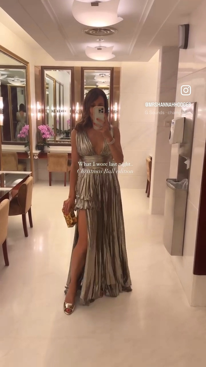 Gold evening gowns for the party season 💫💫

#eveningdress #partywear #goldgown

#LTKluxury #LTKpartywear #LTKstyletip