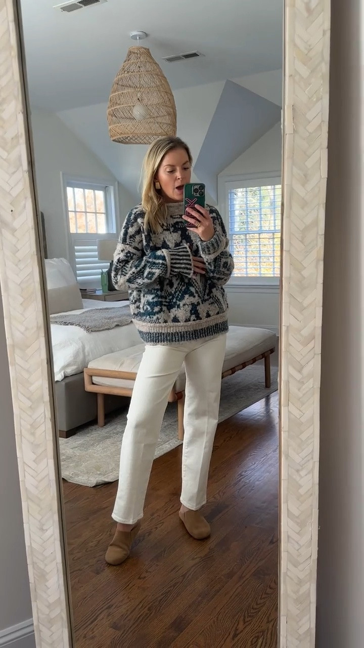 Anthro restocked one of my favorite sweaters! This has sold out SO fast the past 2 years.
-small sweater, tts
-26R white denim, tts, I’m 5’5
-brown clogs tts