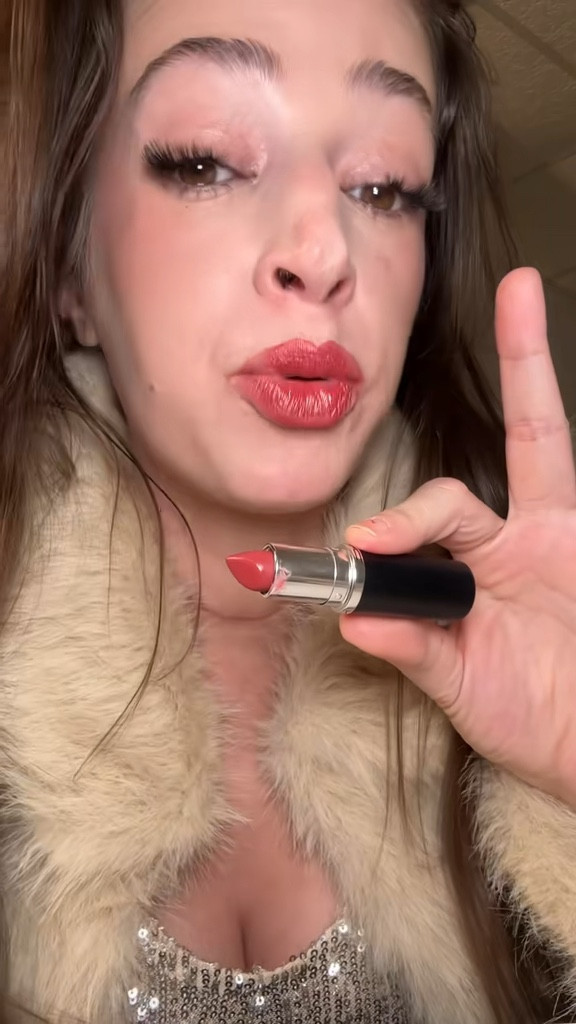 It's giving soft glam.
It's giving everyday confidence.
It's giving "this just lives in my makeup bag now."
The finish is creamy and comfortable, the color is perfectly balanced, and it somehow pulls a look together even when everything else is minimal. No overthinking. No touch-up anxiety. Just a reliable, flattering lip that works every single time.
If you love shades that feel timeless, wearable, and quietly luxurious-this one gets it. M.A.C. Lipstick Shade:
Brick-O-La

#LTKSaleAlert #LTKgrwm #LTKBeauty