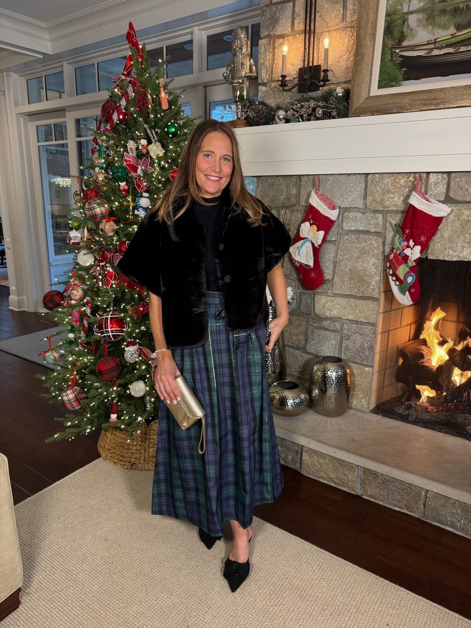 We can’t get enough of this faux fur capelet from Talbots. It looks so luxurious and is a great addition to any outfit. We paired it with this plaid maxi skirt for a festive holiday event! 

#LTKHoliday #LTKSeasonal #LTKOver40