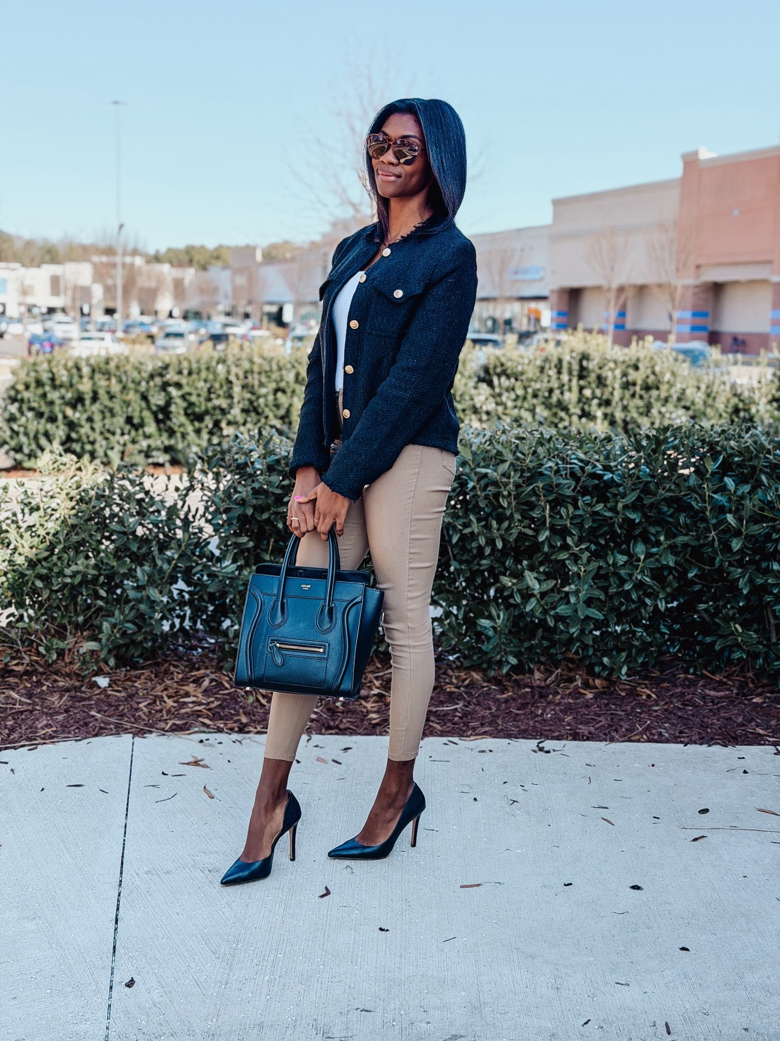 Monday Meetings ✨

Lulus Tweed Jacket Find
Celine Luggage Bag 
Steve Madden Heels

#LTKdayinmylife #LTKgrwm #LTKootd