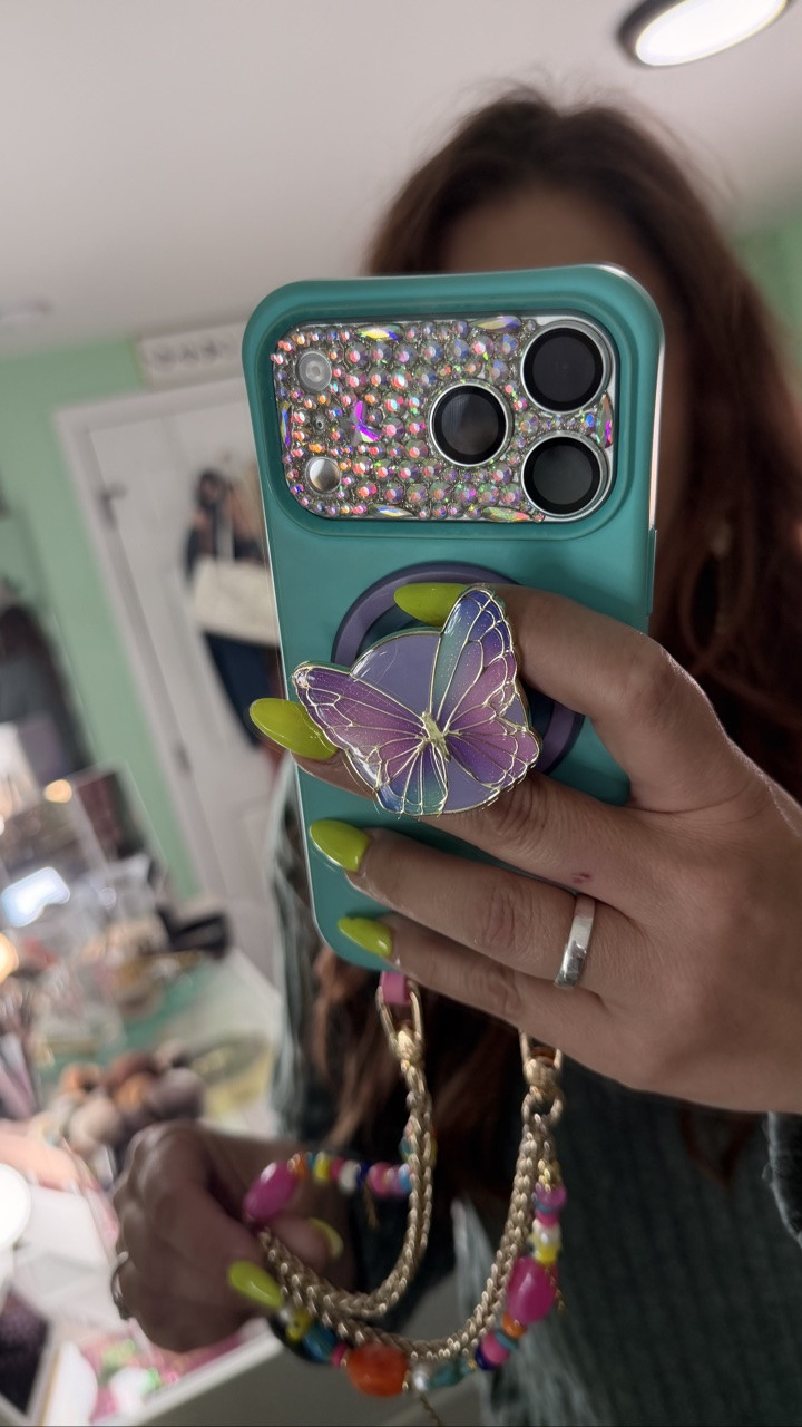I’ll tell ya what I want! More @popsockets and more cute accessories from @thecaep Linking in my #shop|tk