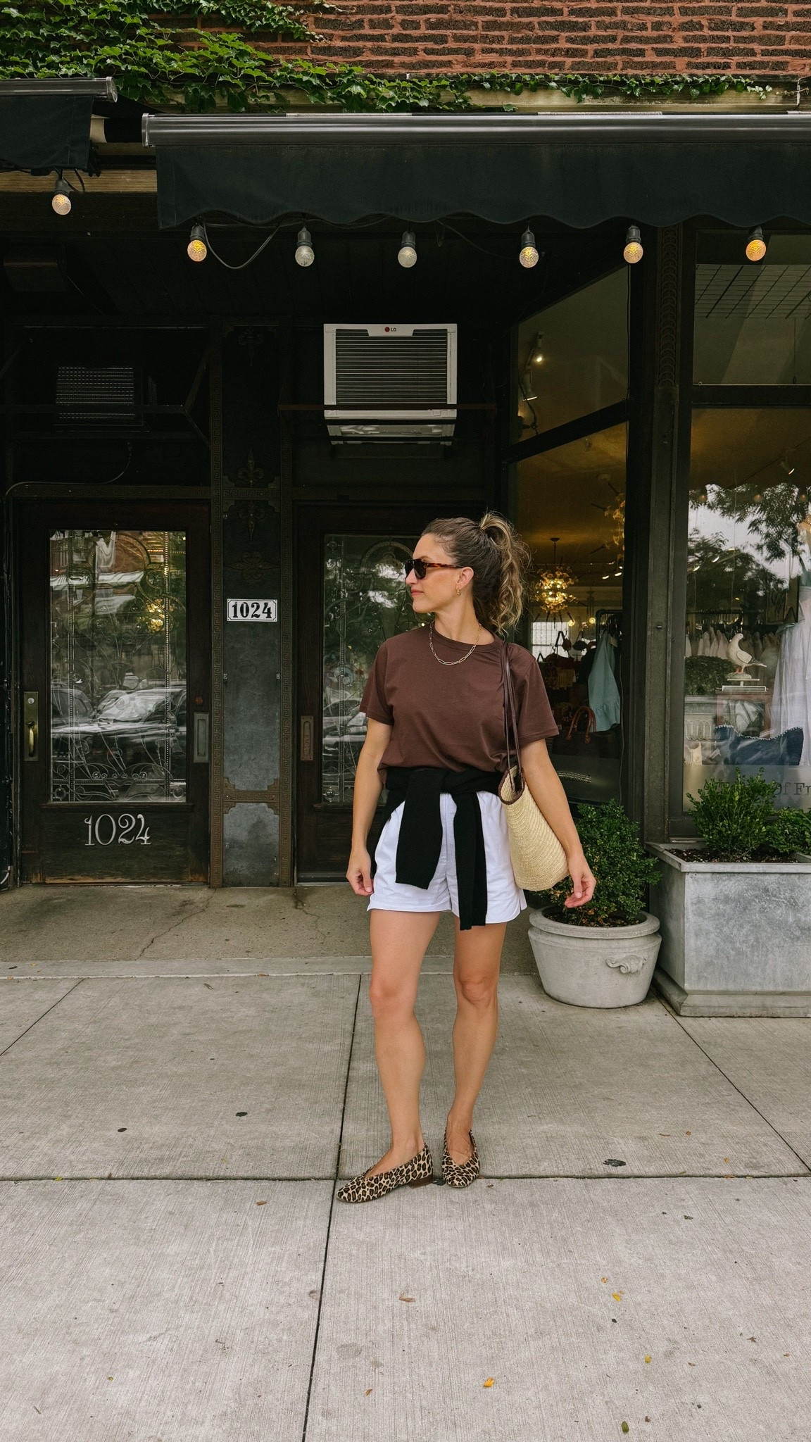 August Capsule // Day Two

Sold Out NYC tank, S, I sized up. Sold Out NYC shorts, XS, TTS. Quince sweater, XS, TTS. Sèzane flats, check the sizing chart! Sèzane bag. Quince sunglasses.

#LTKmomlife #LTKSeasonal #LTKOver40