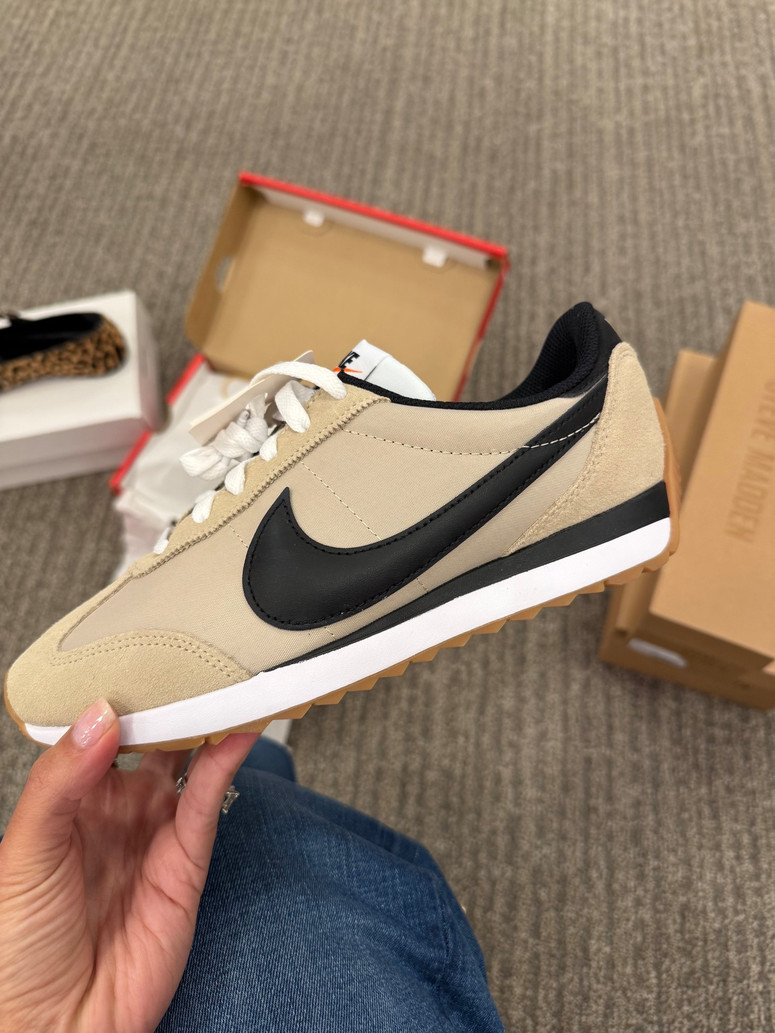 Nsale Nike low top sneakers on sale for $60 

#LTKShoeCrush #LTKSaleAlert #LTKFindsUnder100