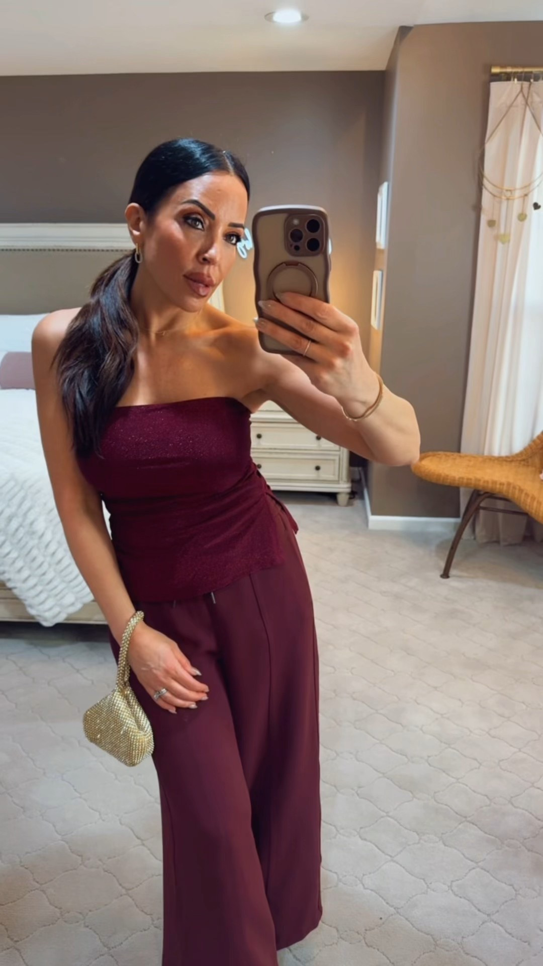 🛑 STOP saying Kohl's is only for "old lady" clothes. 👏
I'm here to prove you wrong! Forget the floral sweatshirts—when you know where to look, you can find the chicest, most on-trend pieces for a fraction of the cost.
These wide-leg pants and strapless top? All Kohl's. I am OBSESSED with this holiday-ready monochromatic look! 🍷✨
Tell me what store I should makeover next! 👇
#KohlsFinds #UnexpectedStyle #AffordableFashion #ChicOnABudget #HolidayOutfit #MonochromaticLook #WideLegPants

#LTKHoliday #LTKFindsUnder50 #LTKOver40